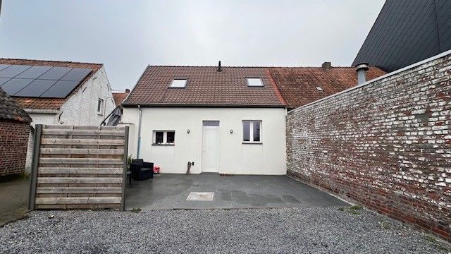 Volledig gerenoveerde woning met 2 slaapkamers en tuin. foto {{pictureIndex}}