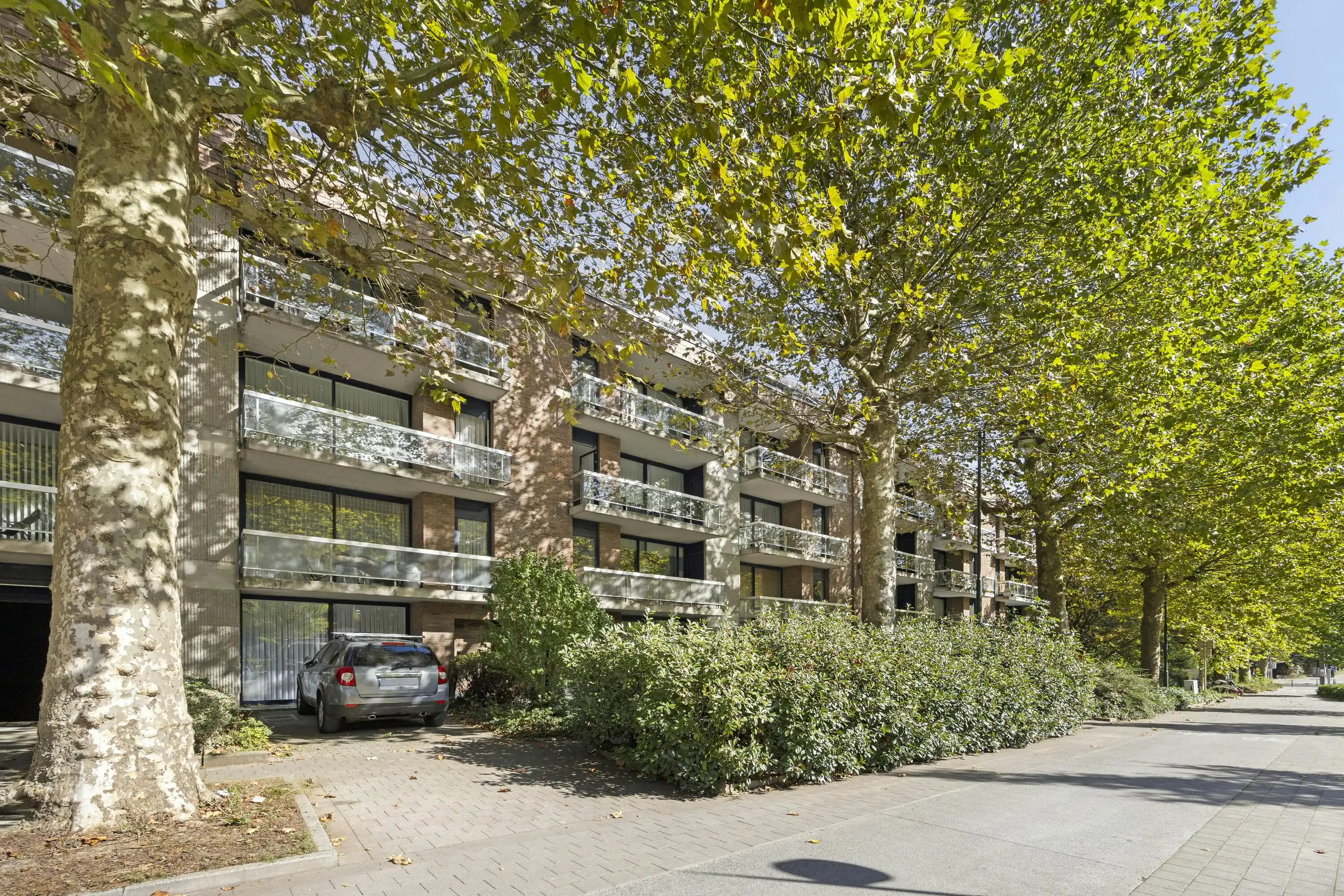 3-slaapkamerappartement met terras en parking in Laken foto 3