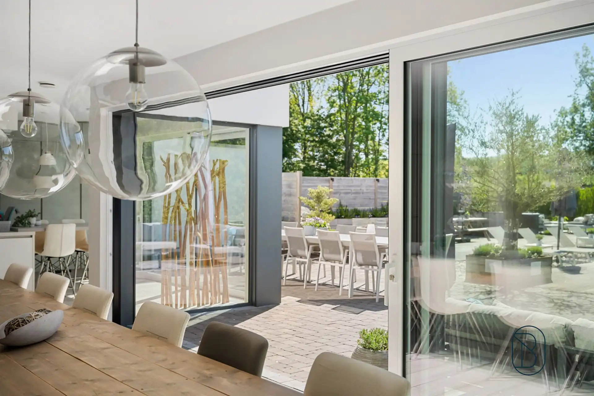 Exclusieve villa met 7 slpk, zwembad en tuin met open zicht foto 2