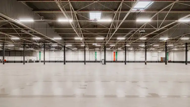 Logistiek magazijn te huur foto 8