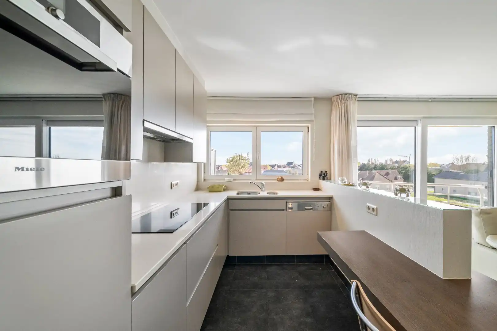 Ruim appartement + GARAGEBOX foto 4