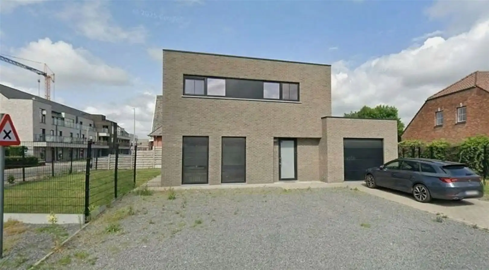 TE HUUR: Vrijstaande woning met 3 slaapkamers te Pelt! foto {{pictureIndex}}