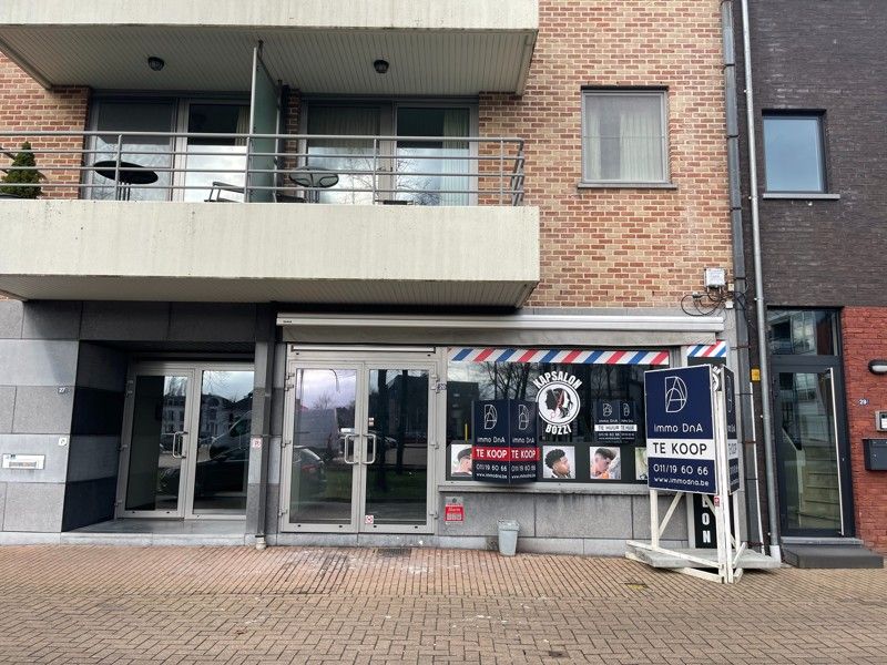 NU IN PRIJS VERLAAGD -> Absolute buitenkans: centraal gelegen handelspand van 200m² in het centrum van Leopoldsburg foto {{pictureIndex}}