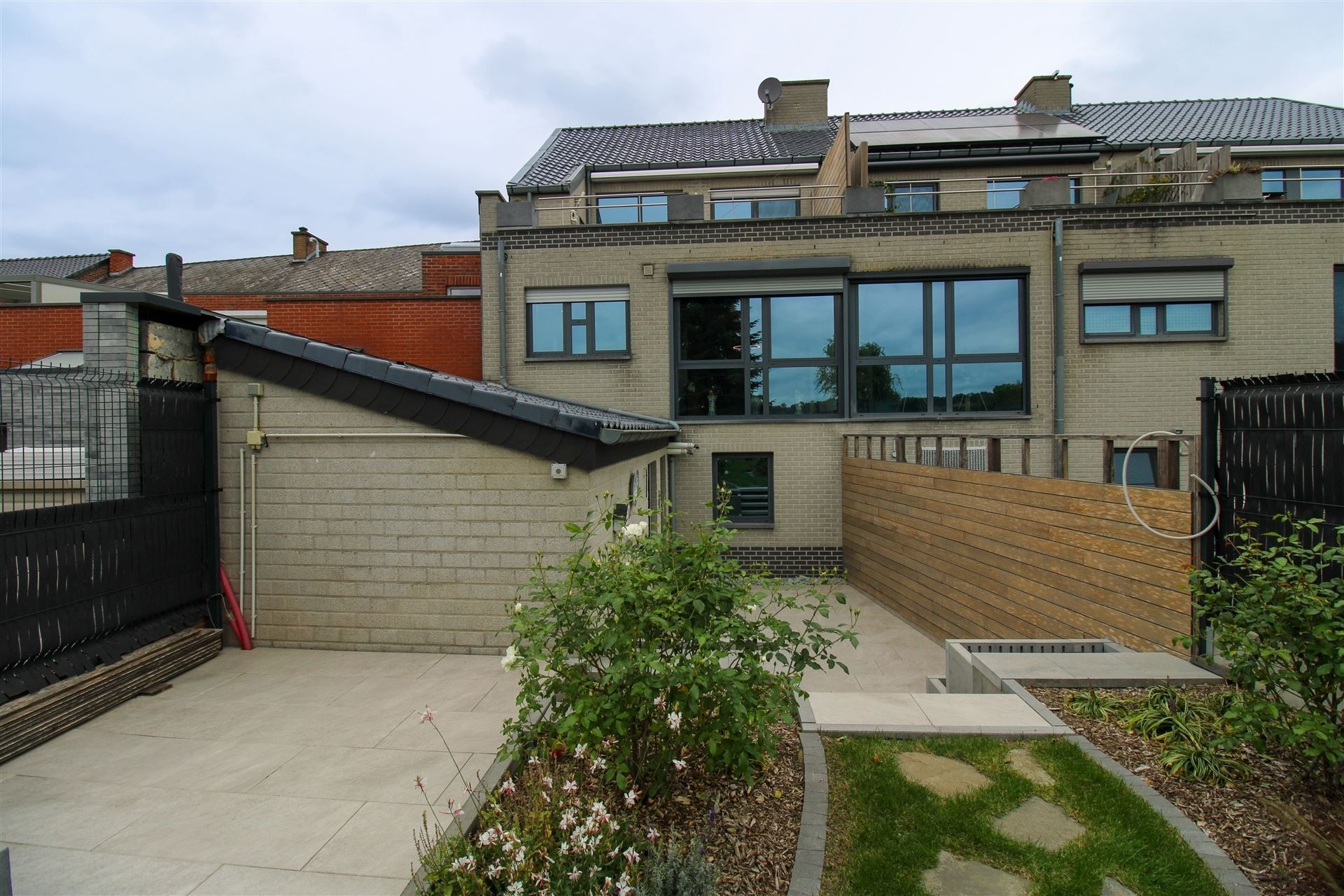 Grotestraat 332/2 – genieten van comfort, sauna, ruime inpandige garage, prachtig aangelegde tuin en een uniek uitzicht over de Maas! foto 23