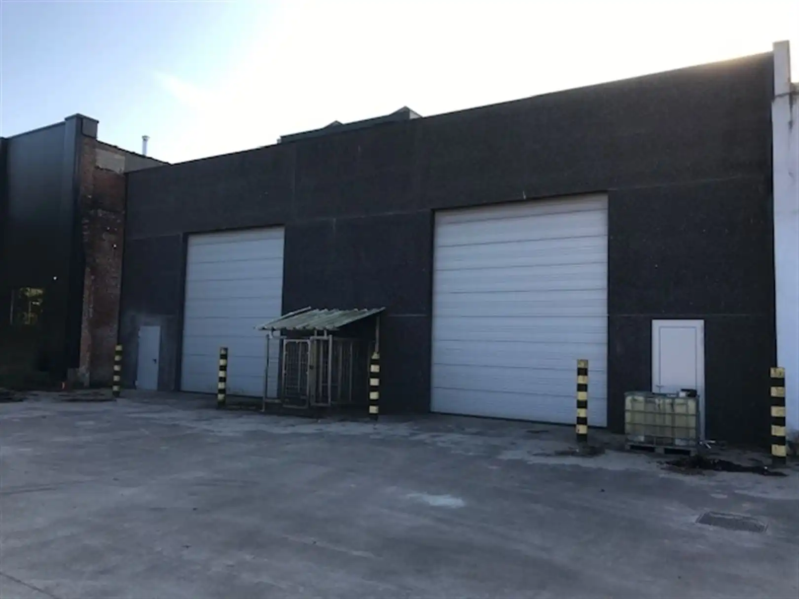 Gerenoveerde KMO unit te Beerse foto 2