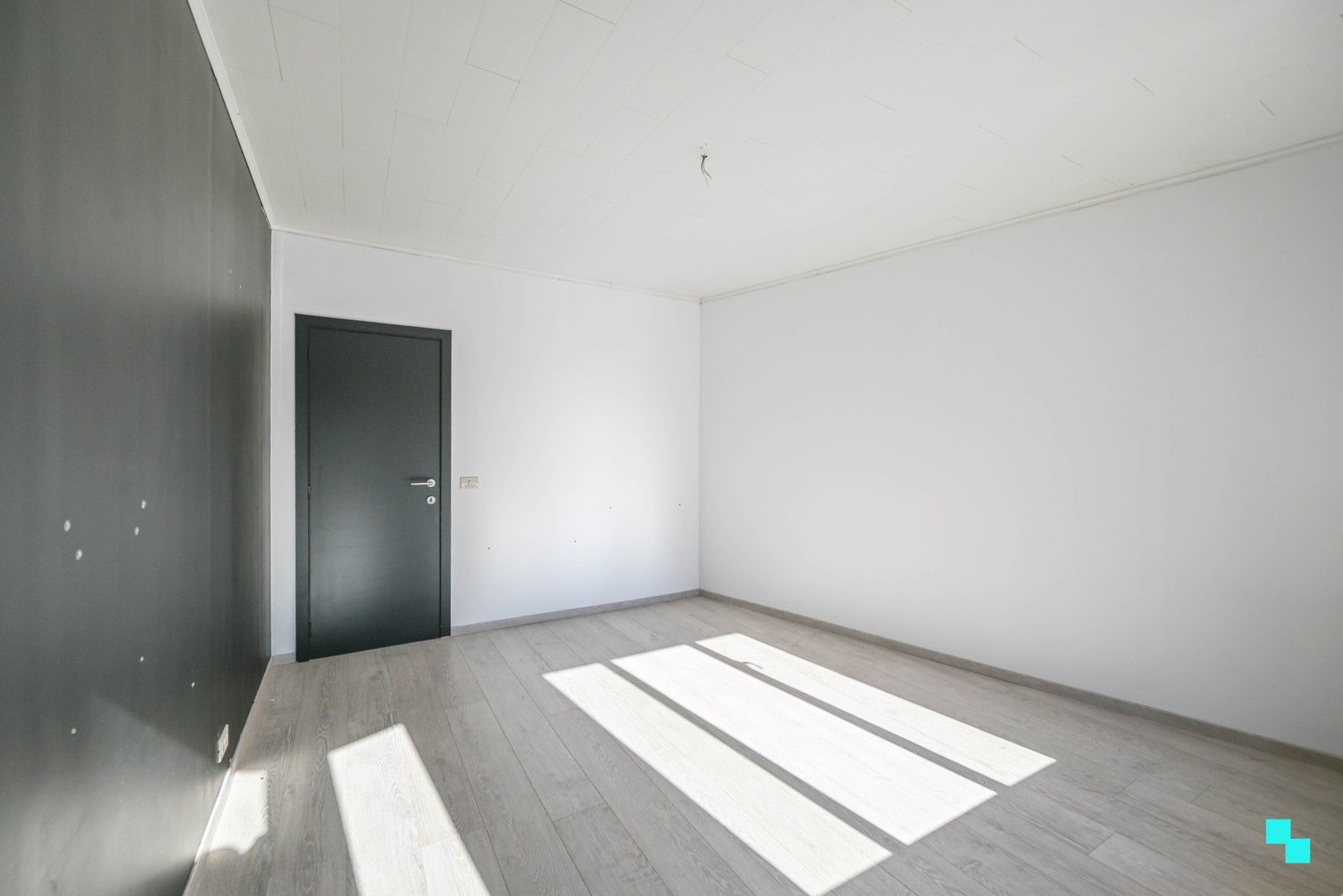 Goed onderhouden woning in het centrum van Oostrozebeke! foto 14