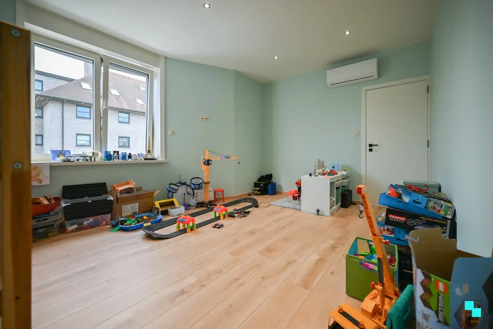 Ruim magazijn met kantoorruimtes en woonst te Lendelede foto 25