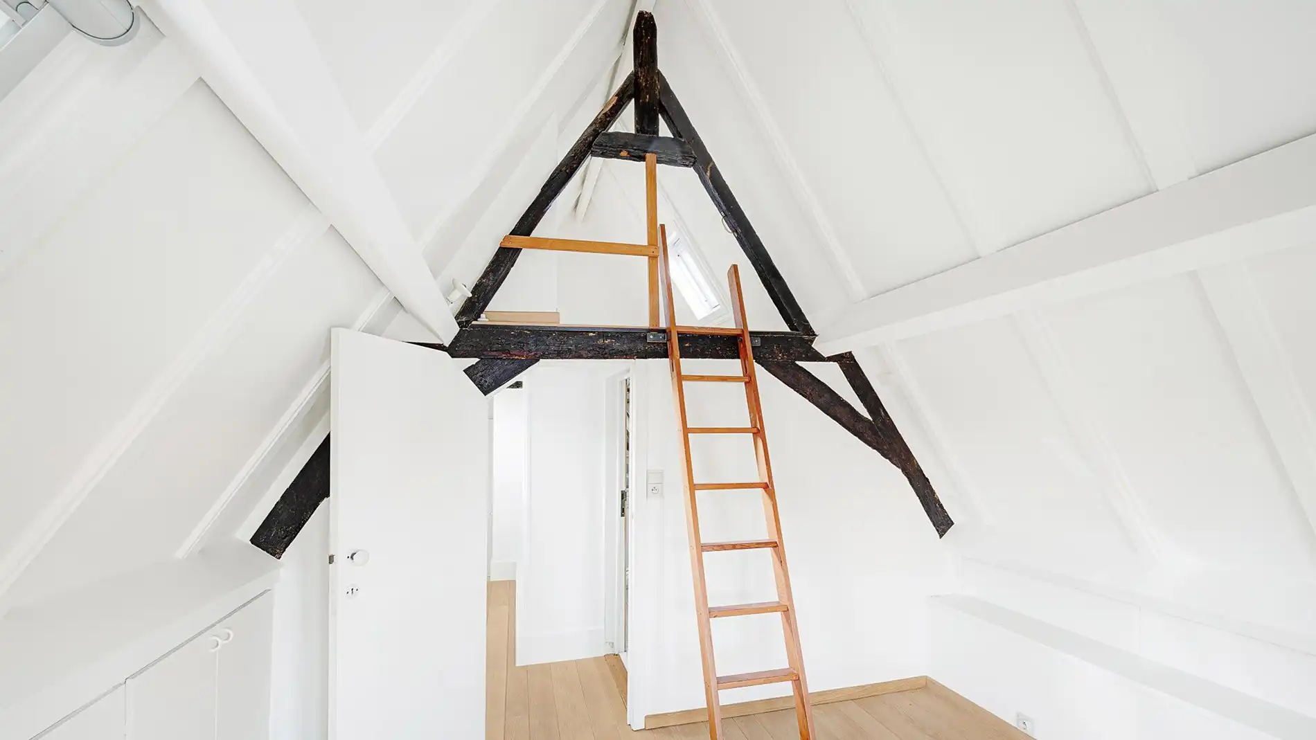 Charmante woning aan het Sint-Annaplein te Brugge foto 14