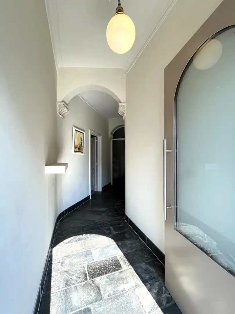 Langemark-Poelkapelle – Ruime hoekwoning met praktijkruimte en 3 garages foto 2