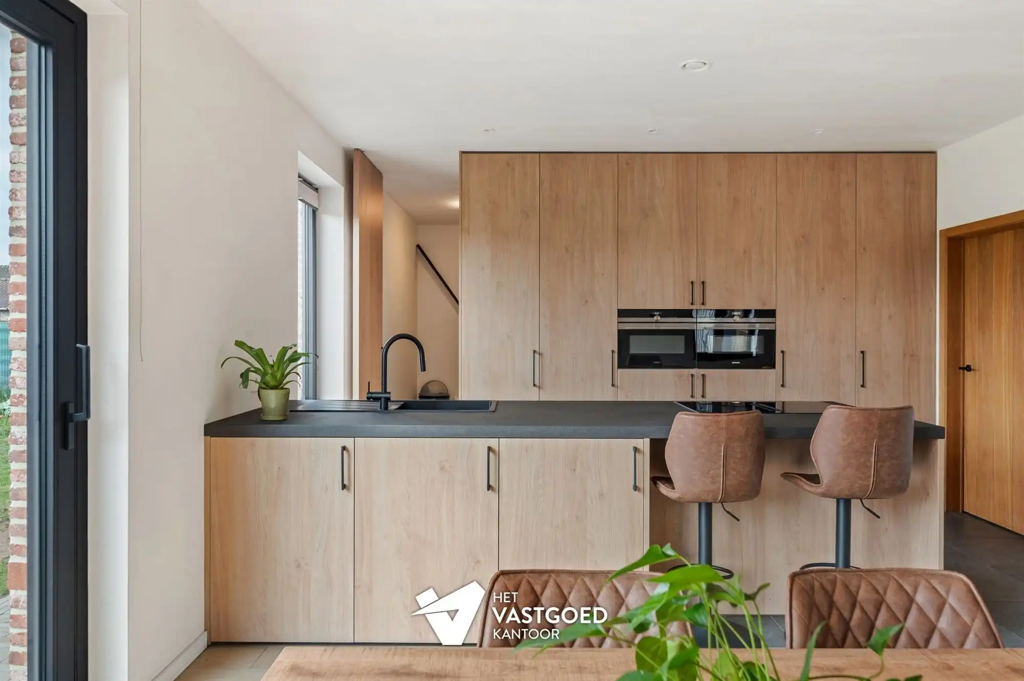 ZEER RUIME RECENTE WONING (266M²) MET LEUKE TUIN TE WIJCHMAAL foto 11