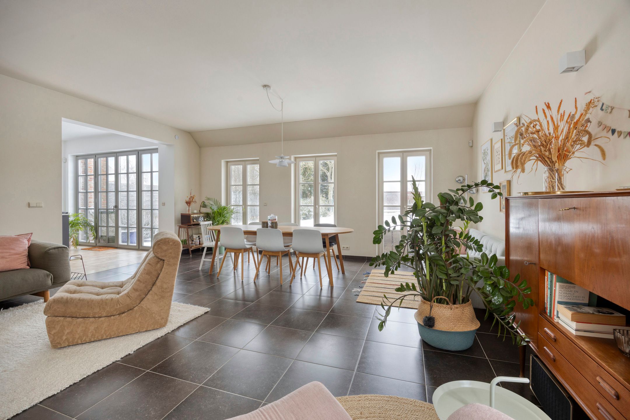 Zeer ruime Kwadraat-woning met 5 slaapkamers en 2 badkamers foto 5