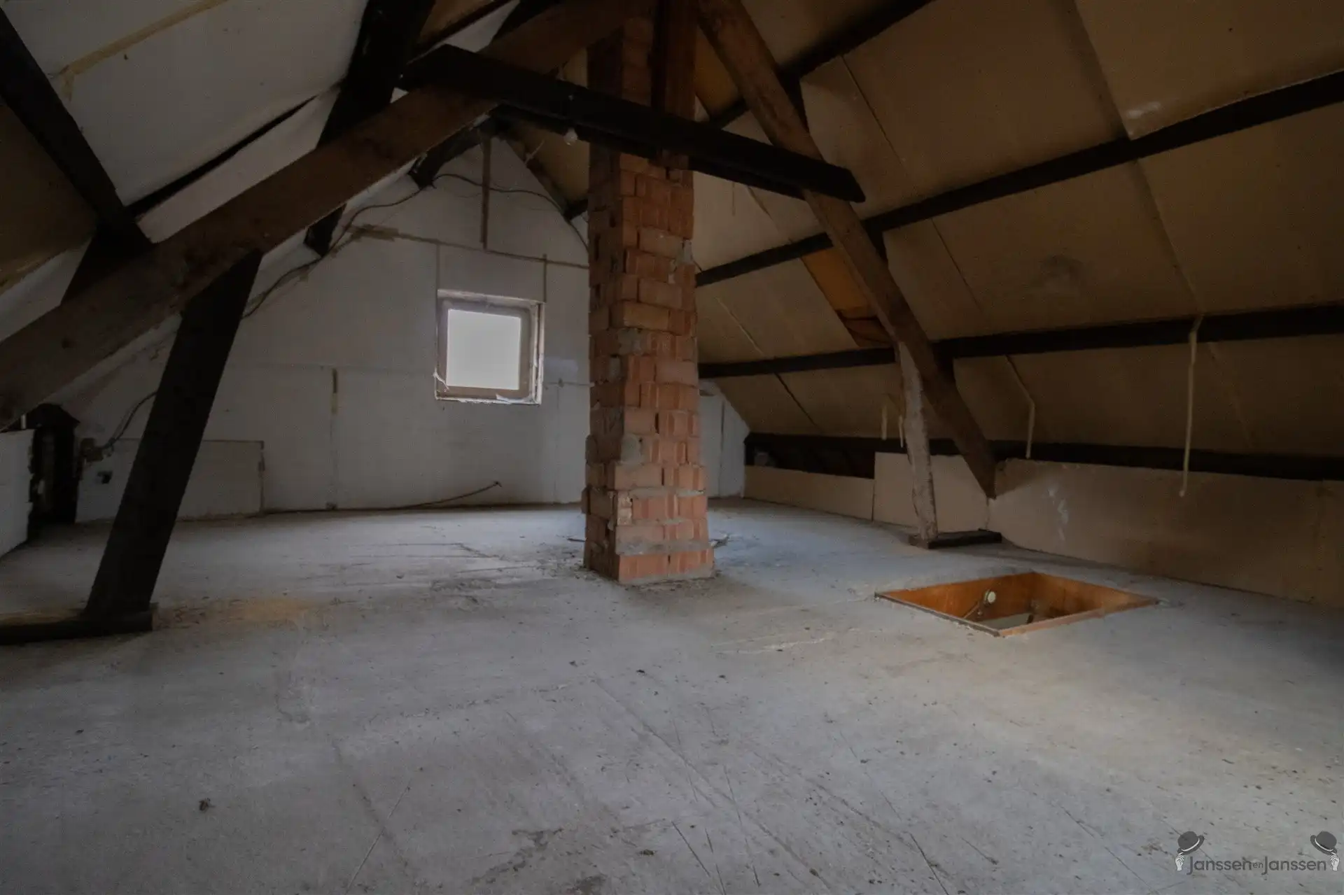 Rustig gelegen villa met min. 5 slaapkamers, ruime garage en zwembad op 1.876 m² foto 19