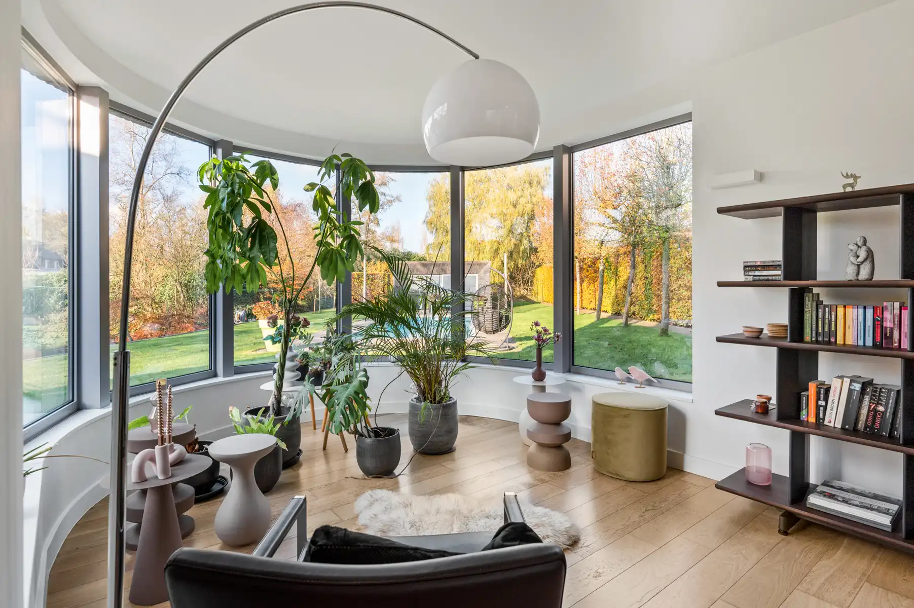 Moderne villa in een doodlopende straat vlakbij het centrum foto 7