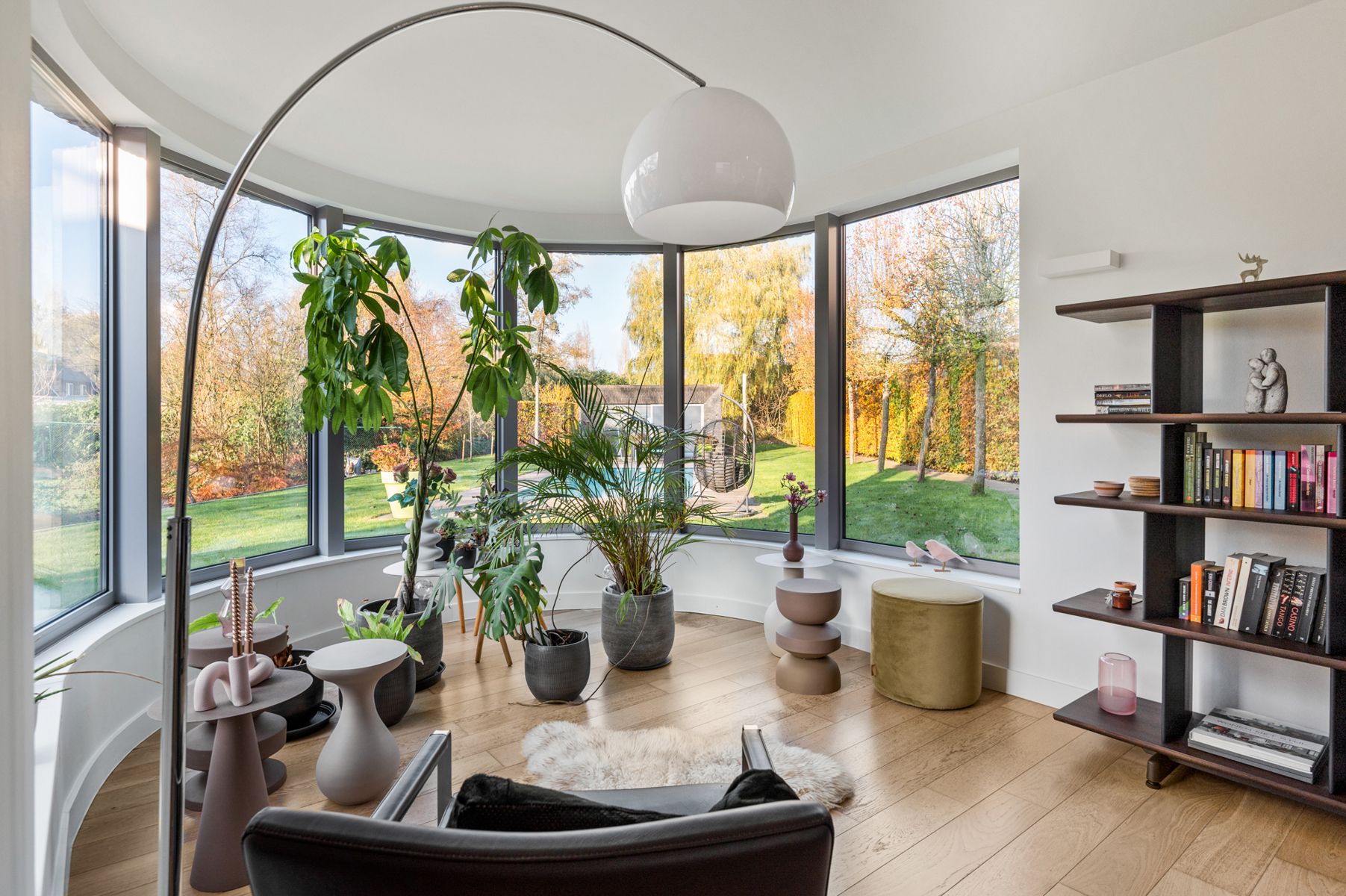 Moderne villa in een doodlopende straat vlakbij het centrum foto 7