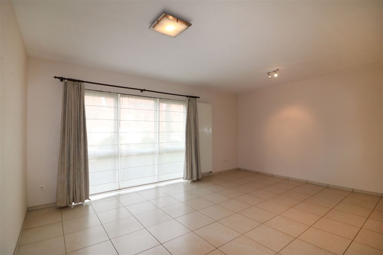 Gunstig gelegen, gelijkvloers appartement met 2 slpk. en terras foto 4