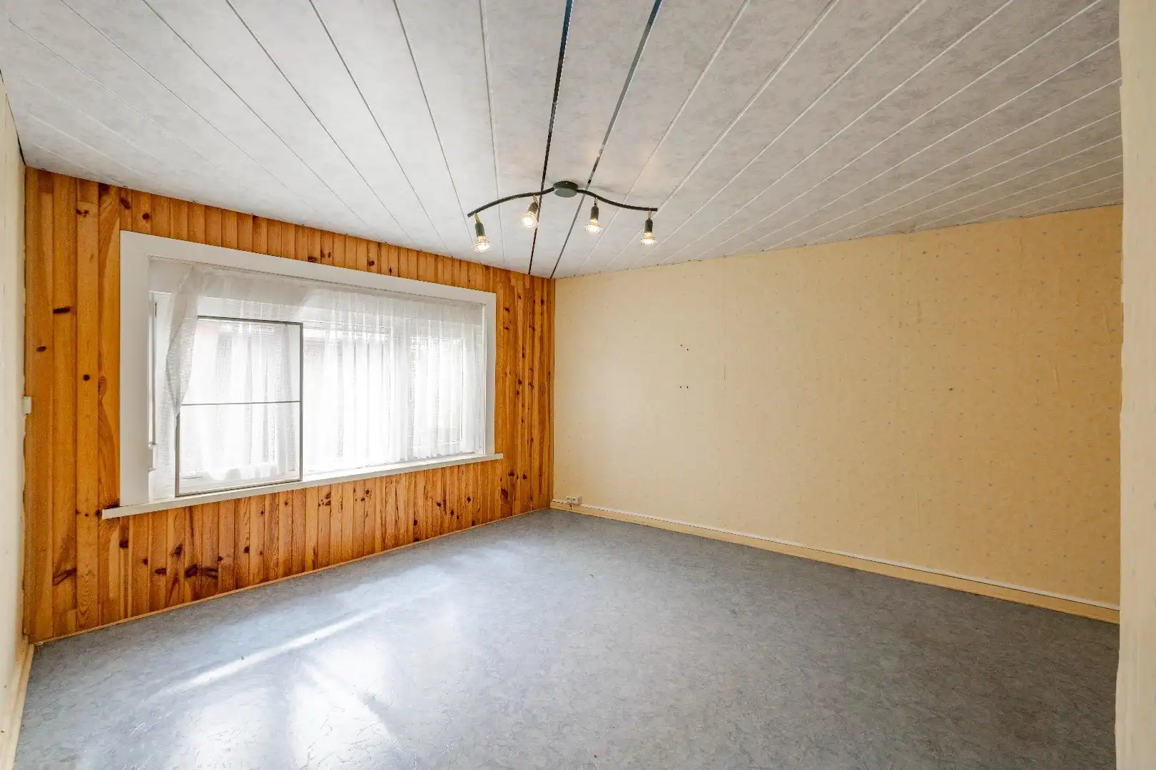 ZEER RUIME (TE RENOVEREN) WONING MET BIJGEBOUWEN | 5 SLPKS foto 10