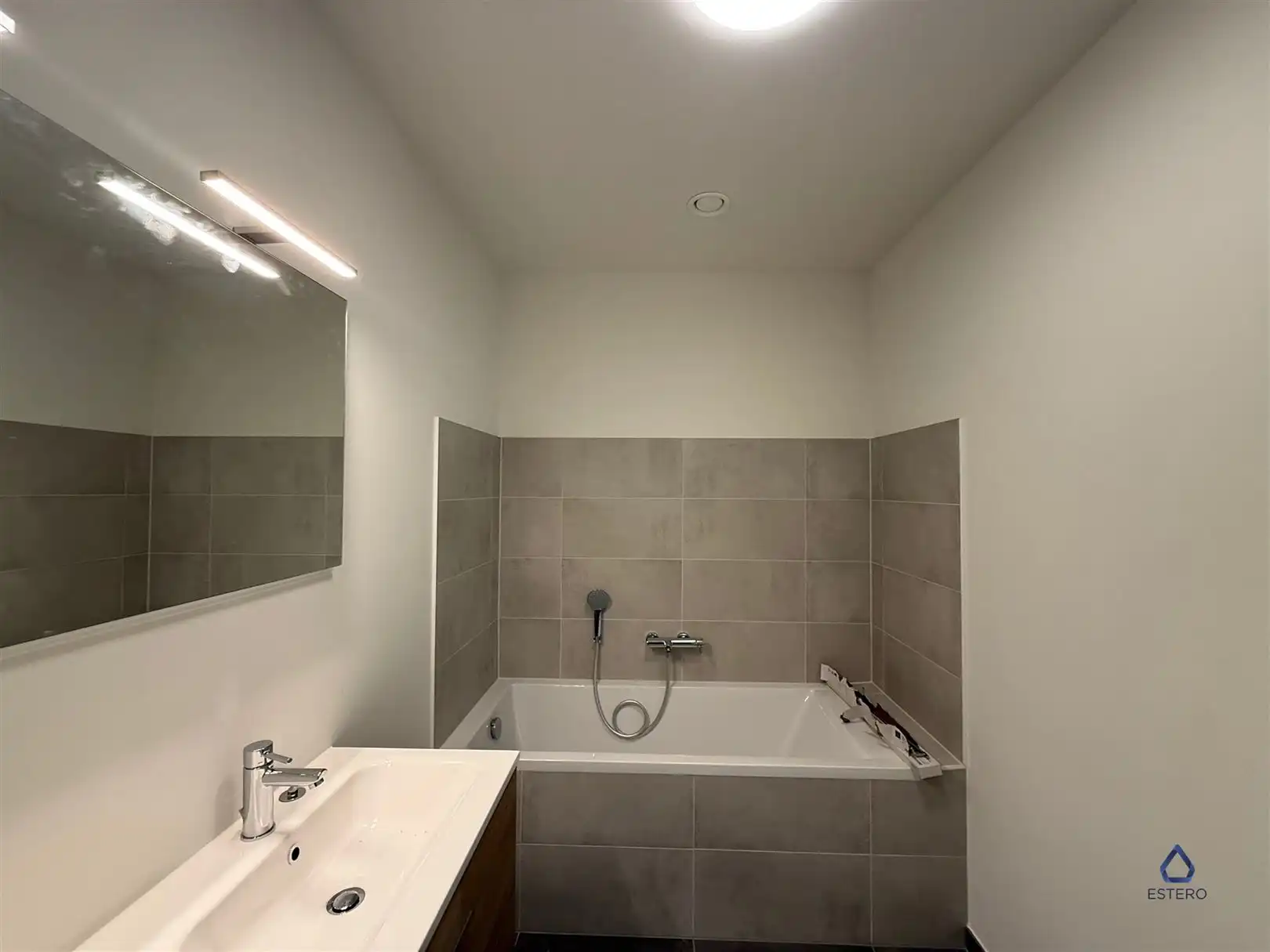 Nieuw duplexappartement met dubbel terras en garage foto 27