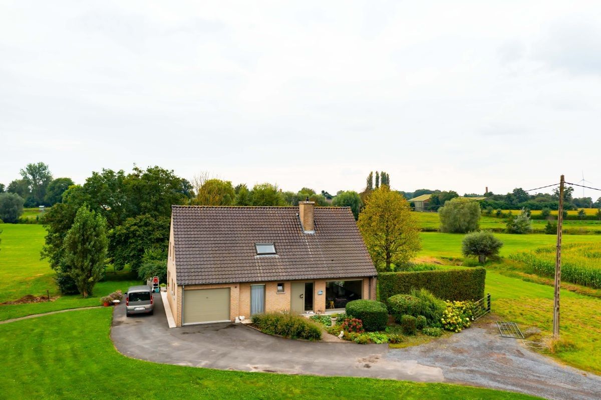 Subliem mooi gelegen hoeve te koop te Dentergem (Oeselgem) foto 3