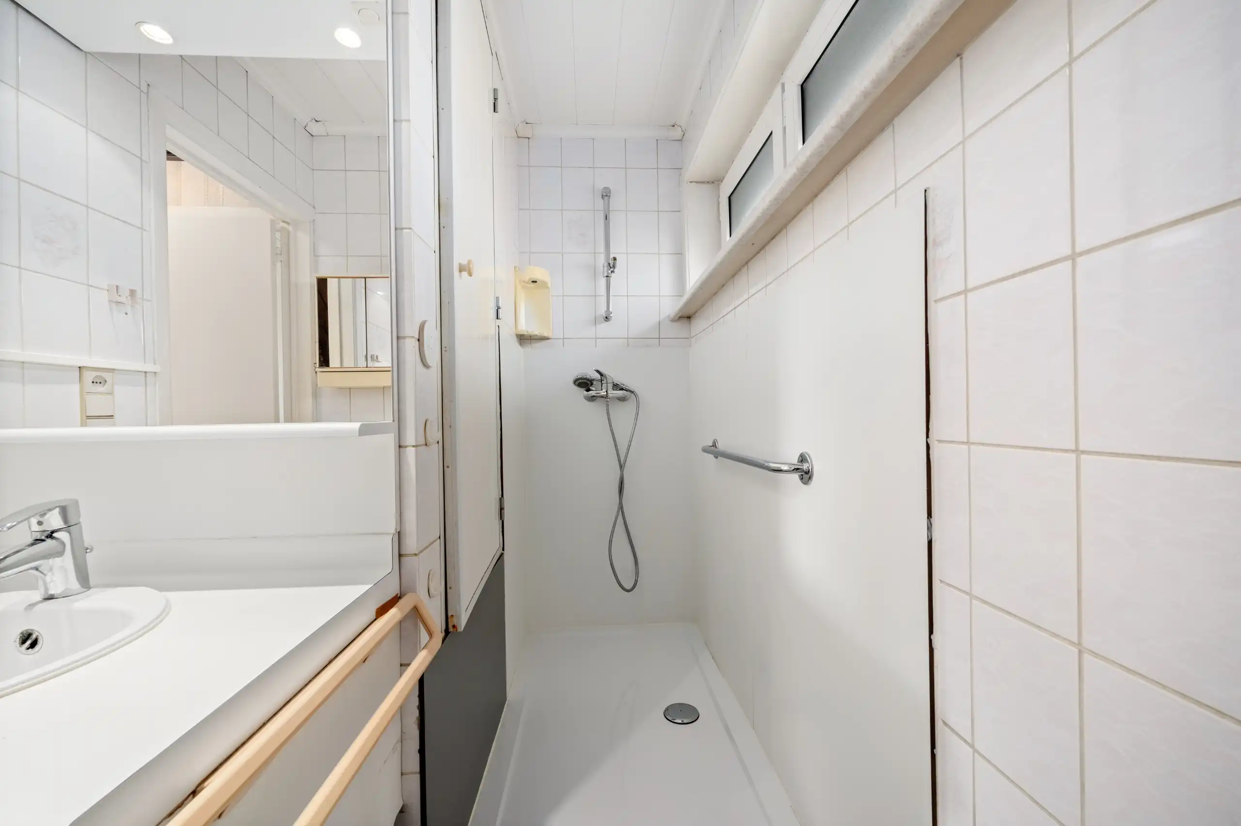 Op te frissen rijwoning op 197m2 in een centraal gelegen buurt foto 11