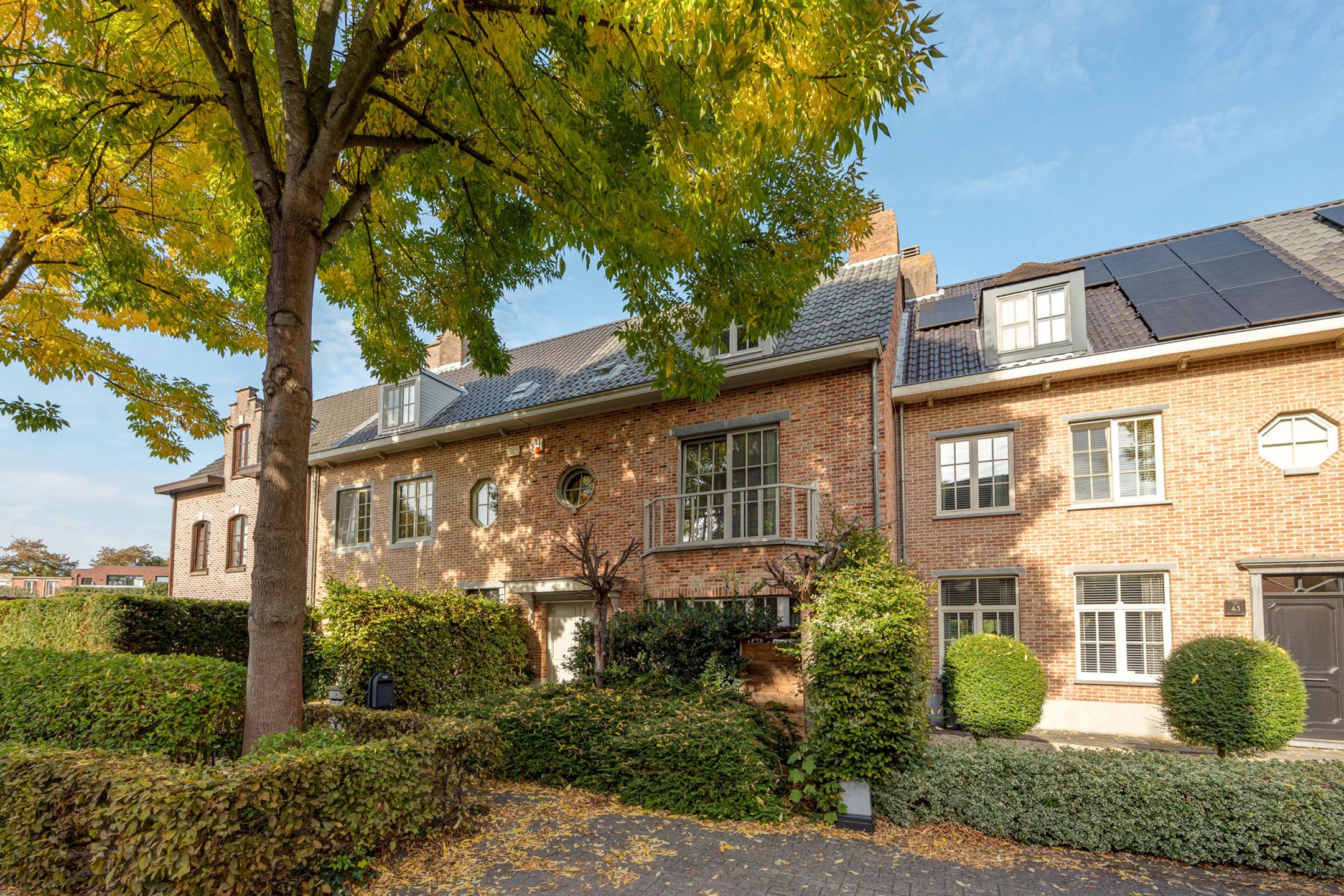 Knappe woning in pastoriestijl met 4 slpk & 2 badk foto 2
