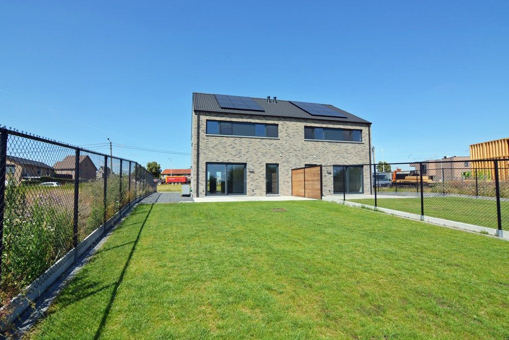 Halfvrijstaande nieuwbouwwoning met 3 slpks en dressing op perceel van 4a 88ca. foto 2