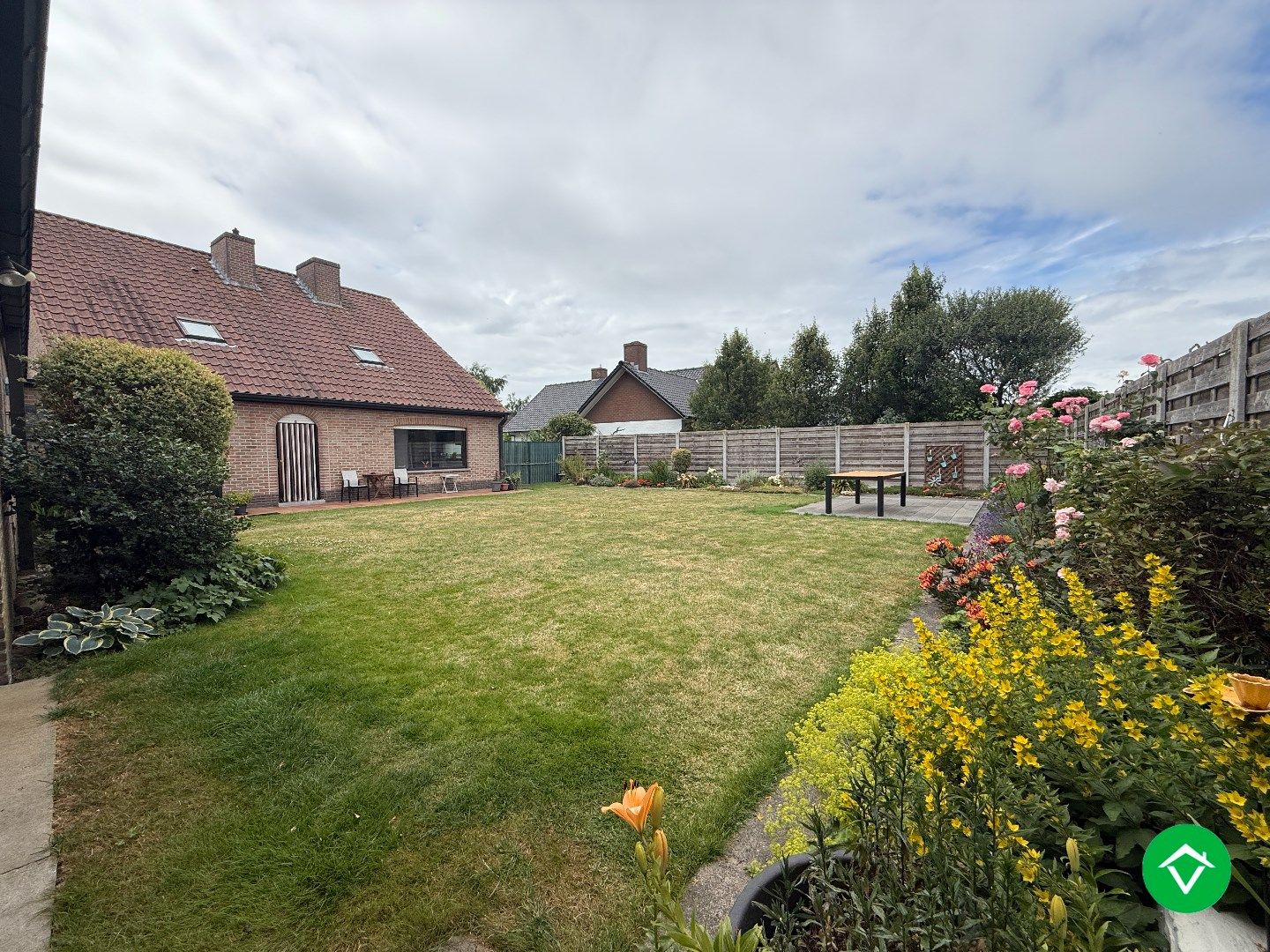 Alleenstaande woning met 5 slaapkamers, tuin en garage/loods te Roeselare foto 9