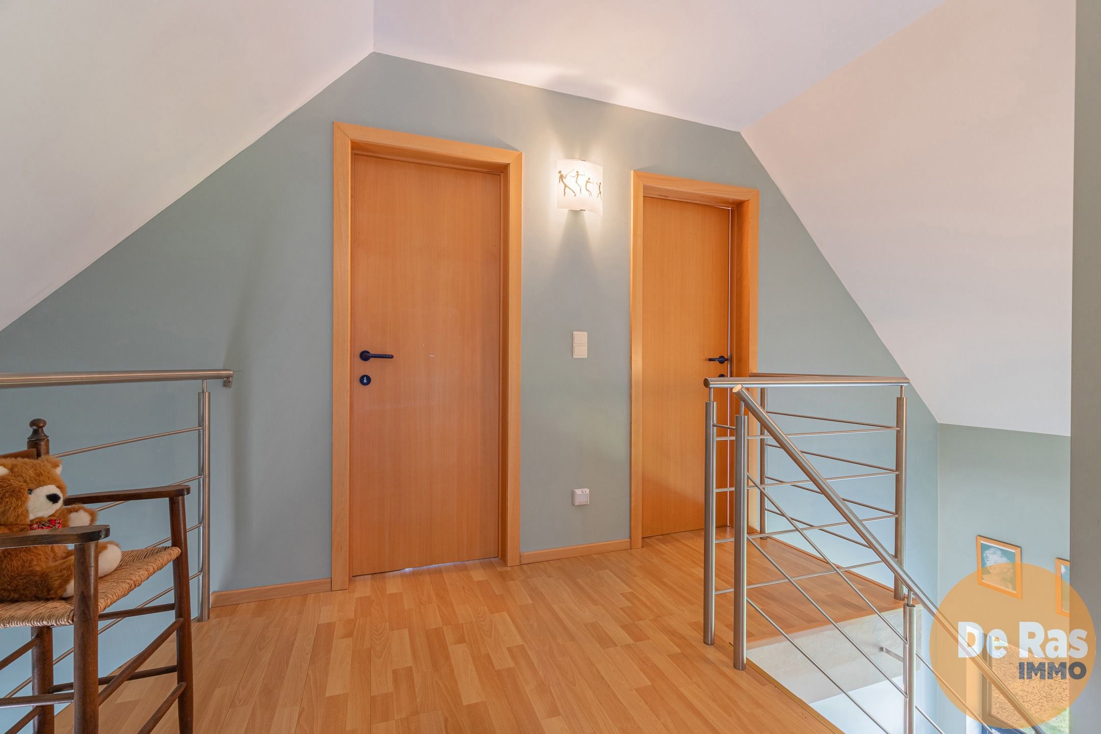 HILLEGEM - Villa in een rustige straat nabij invalswegen foto 14