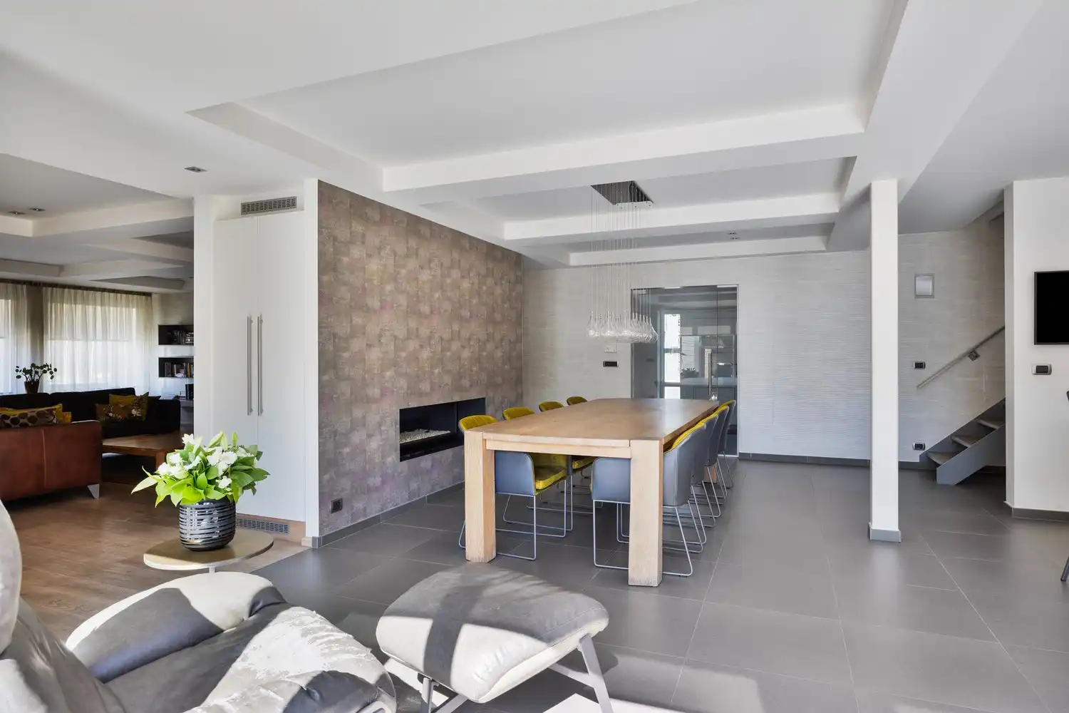 Stijlvol wonen in As: ruime, instapklare woning met tuin en garage foto 7