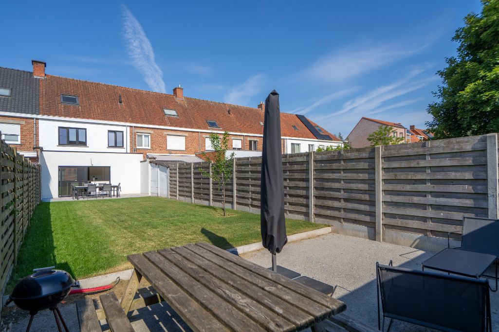 Boomforeeststraat – Instapklare gezinswoning met tuin in hartje Izegem foto 11