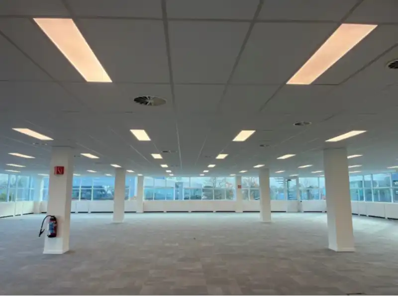 Moderne kantoorruimte te huur foto {{pictureIndex}}