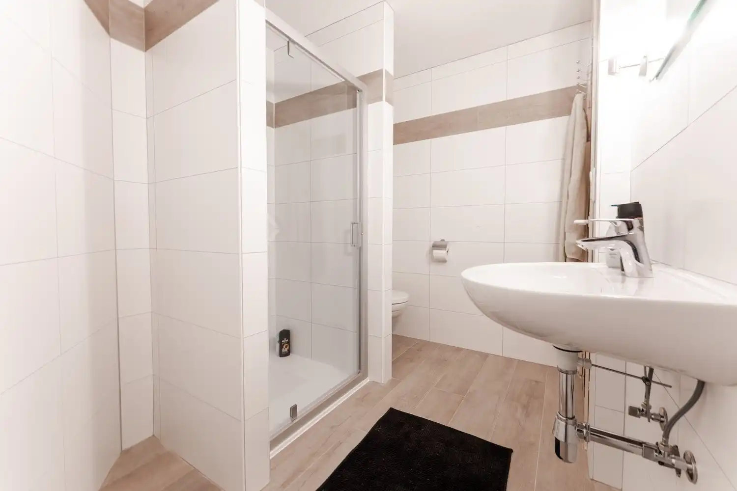 Ruim gelijkvloers appartement met 2 slaapkamers en garagebox nabij het centrum van Bree. foto 25