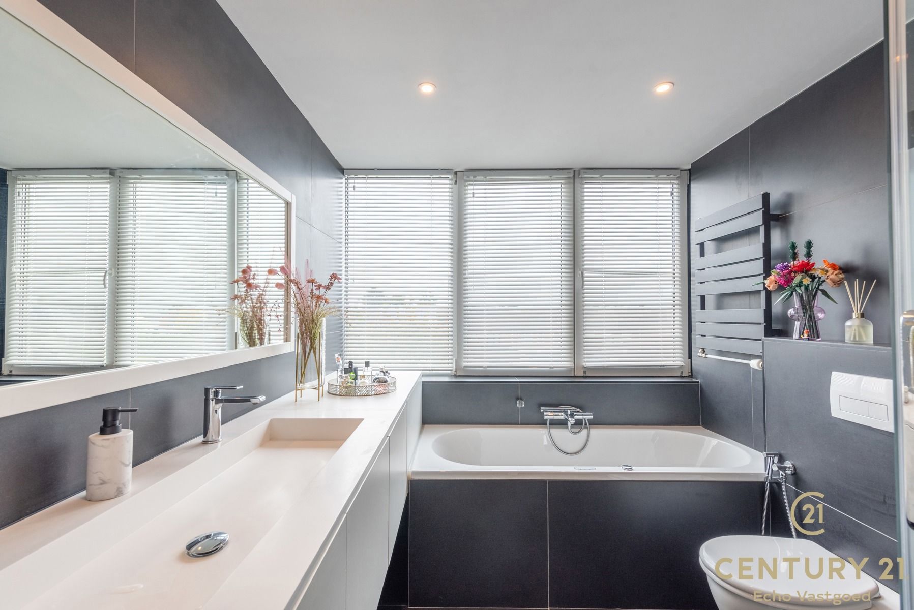 Ruime en Instapklare Hoekwoning met Tuin en Garage foto 20