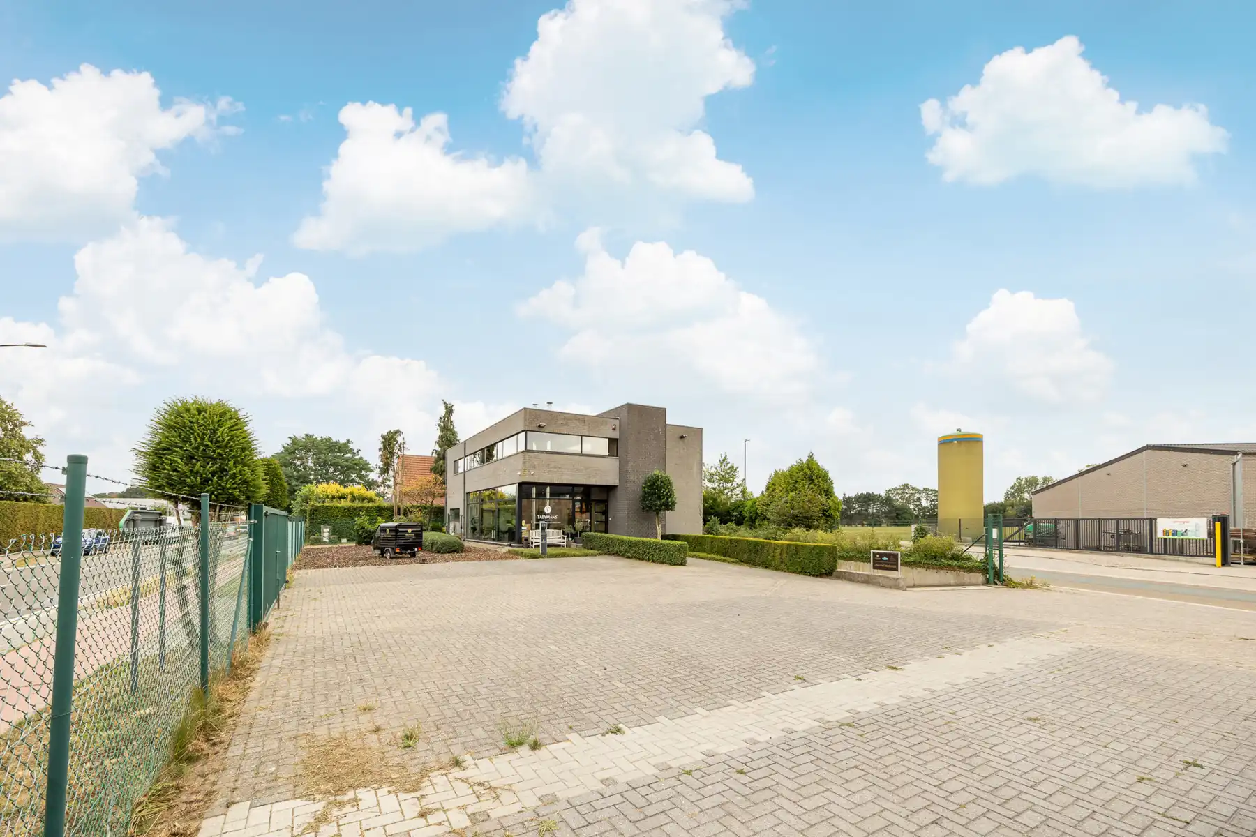 Woning met handelspand op een perceel van 1.497m². foto 37
