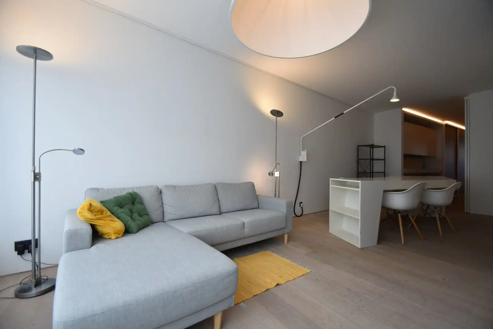 Uniek rolstoelvriendelijk en gemeubeld gelijkvloers appartement met terras dankzij hoogstaande architectuur  foto 3