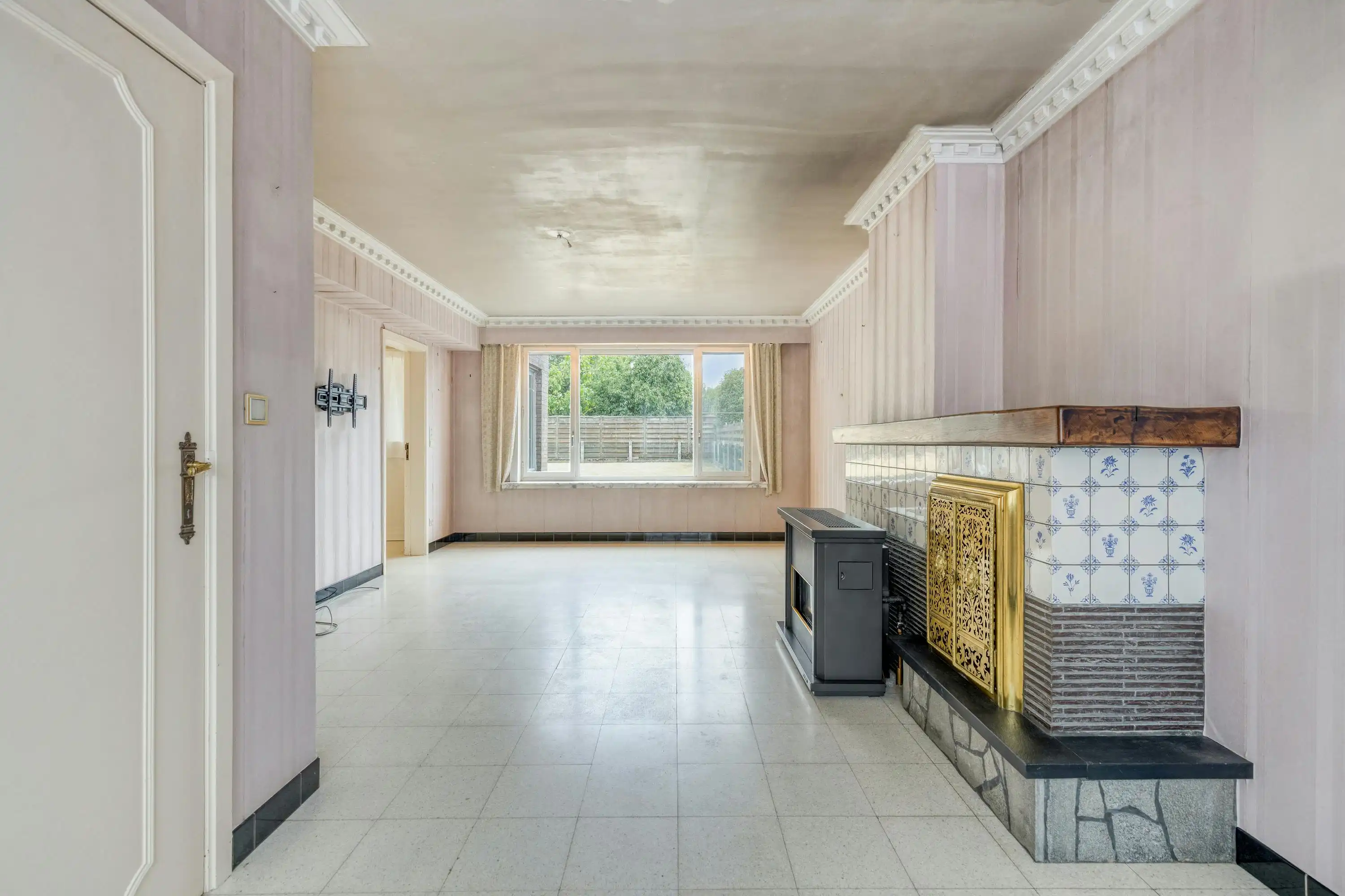 Ruime gezinswoning met zonnige tuin te koop in Roeselare foto 3