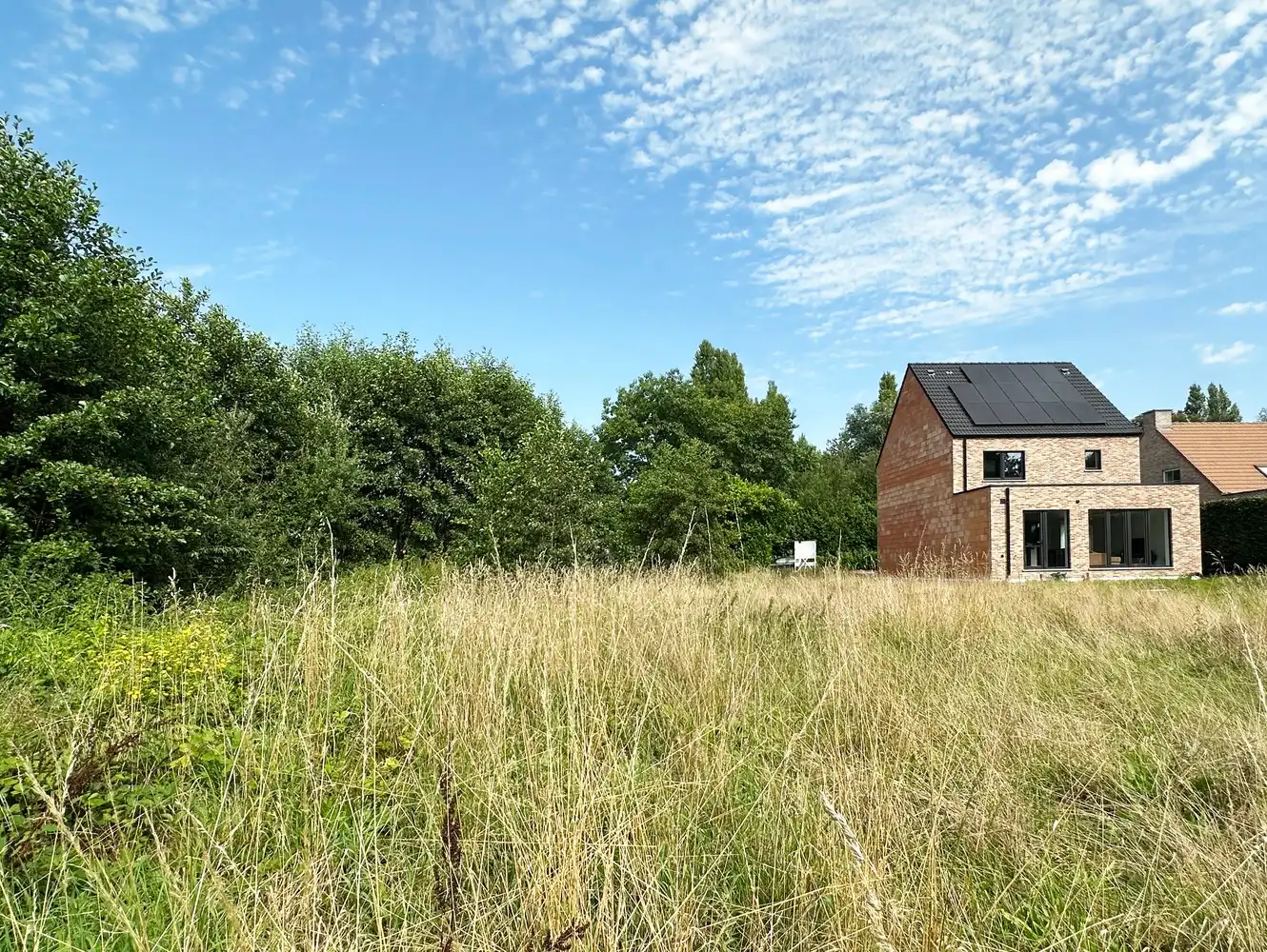 Bouwgrond op een perceel van 860m² voor een halfopen bebouwing in Lint foto {{pictureIndex}}