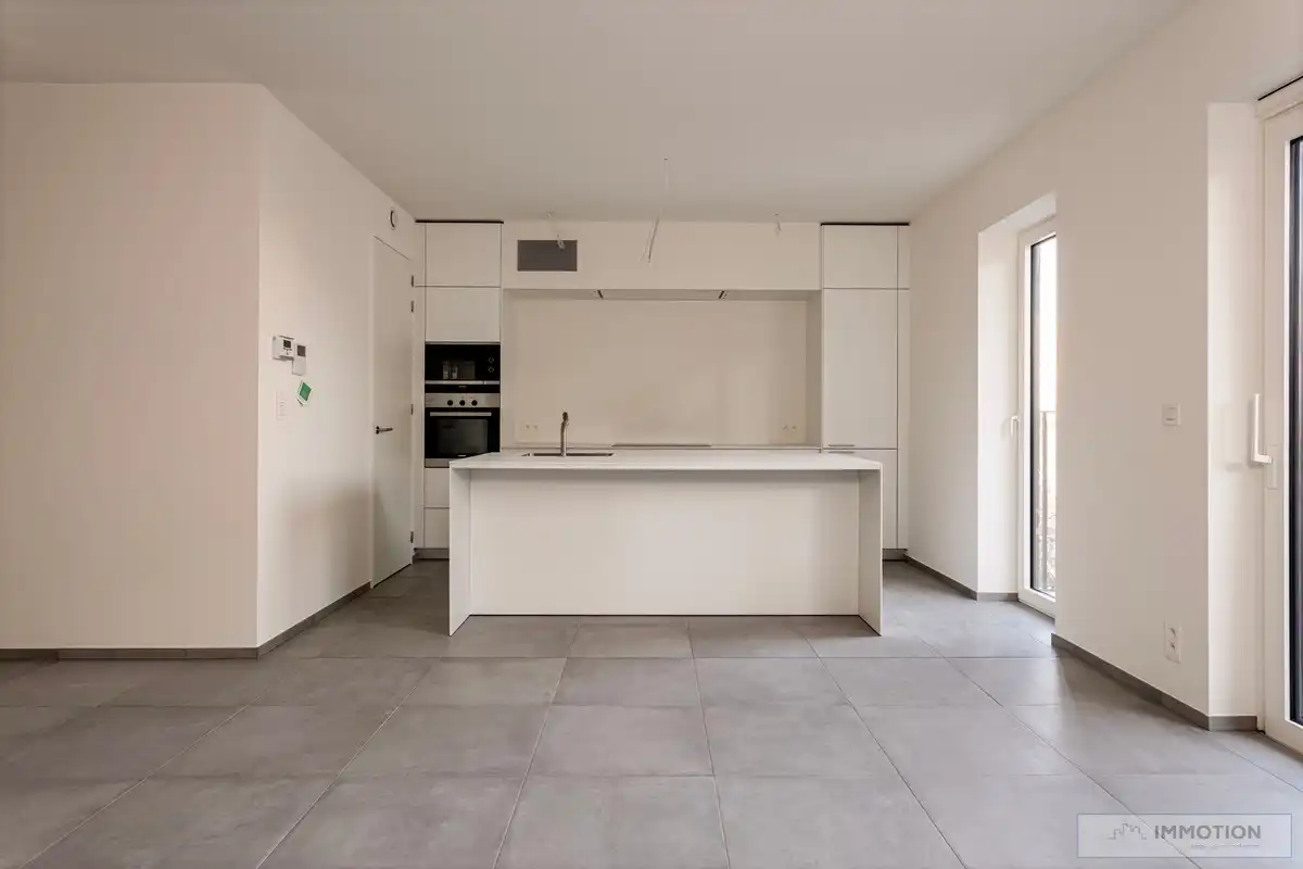 INSTAPKLAAR APPARTEMENT MET TERRAS EN PARKING foto 4