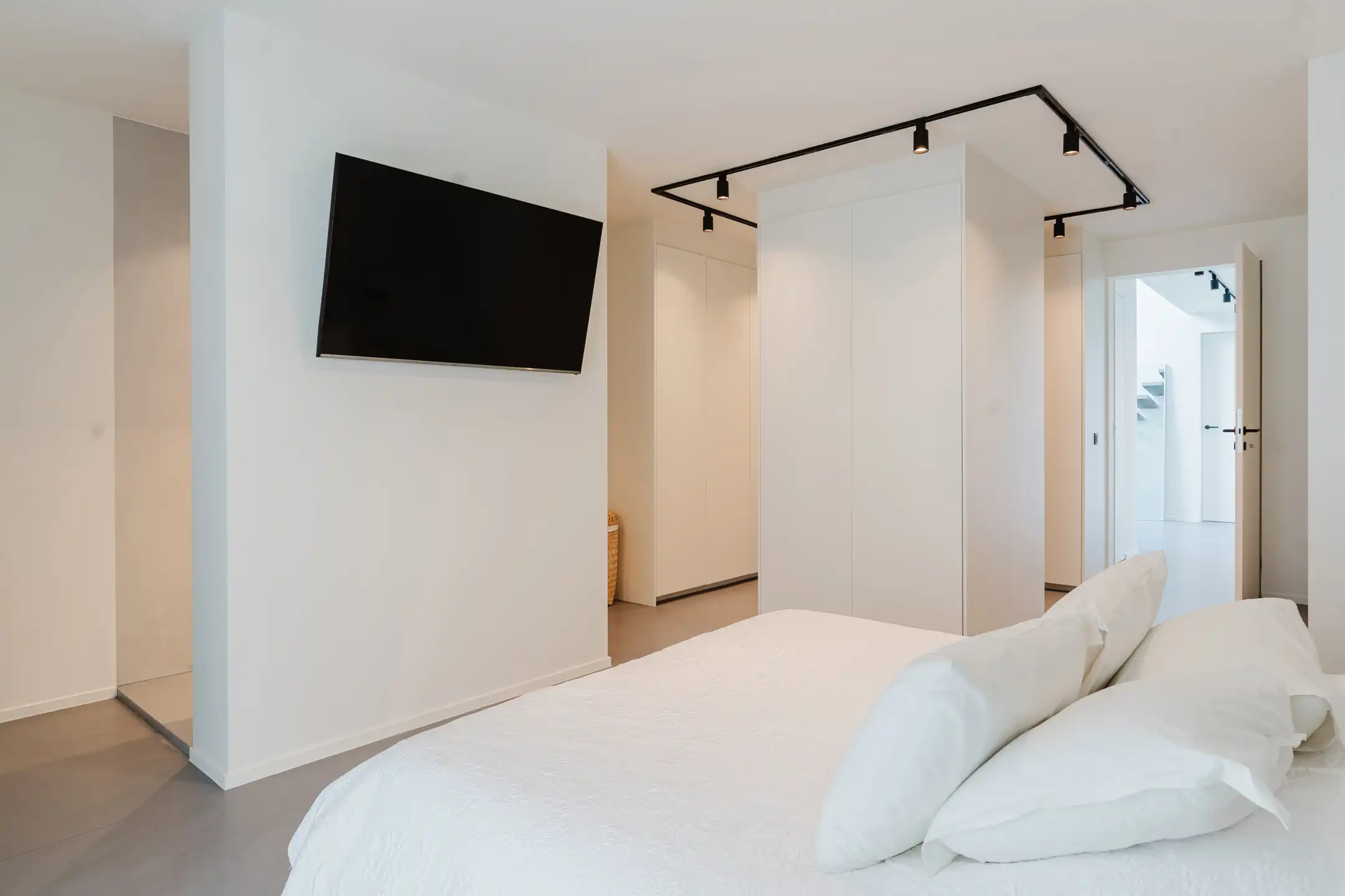 Modernistische woning met 4 slaapkamers en tuin te Drongen foto 9