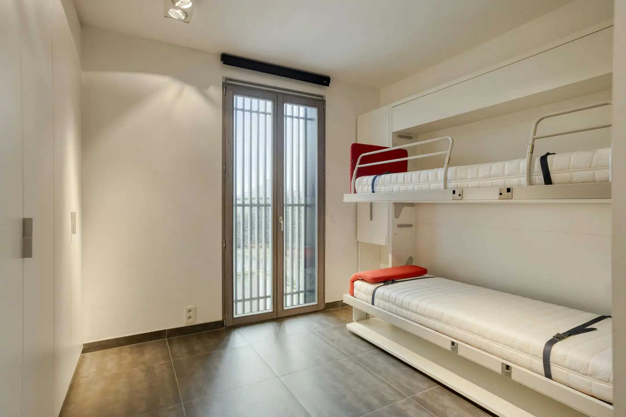 Modern appartement van Rietveld vlakbij zee in Sint-Idesbald foto 11