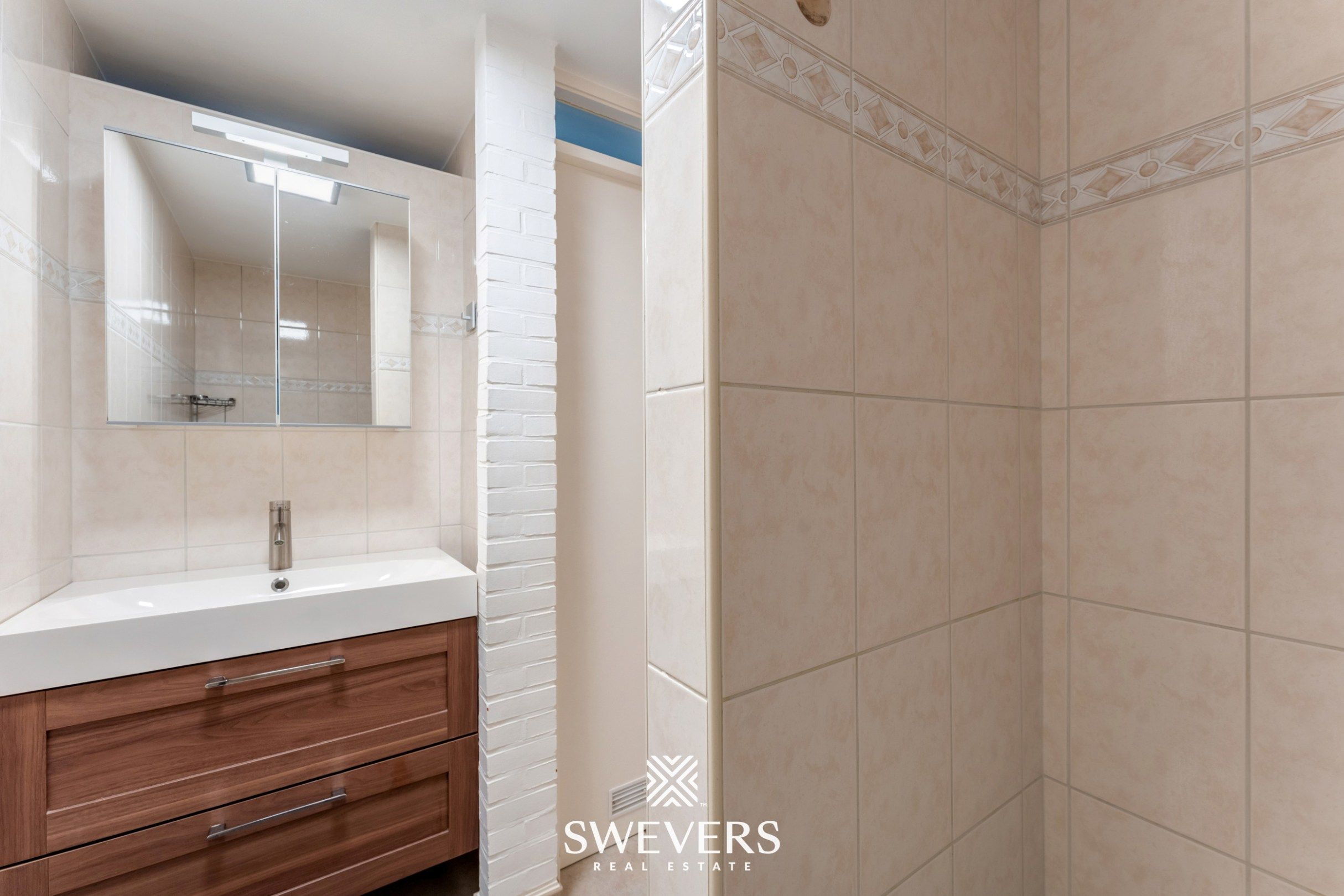 Knusse, hedendaagse gezinswoning met warme indeling en grote, zonnige tuin foto 40