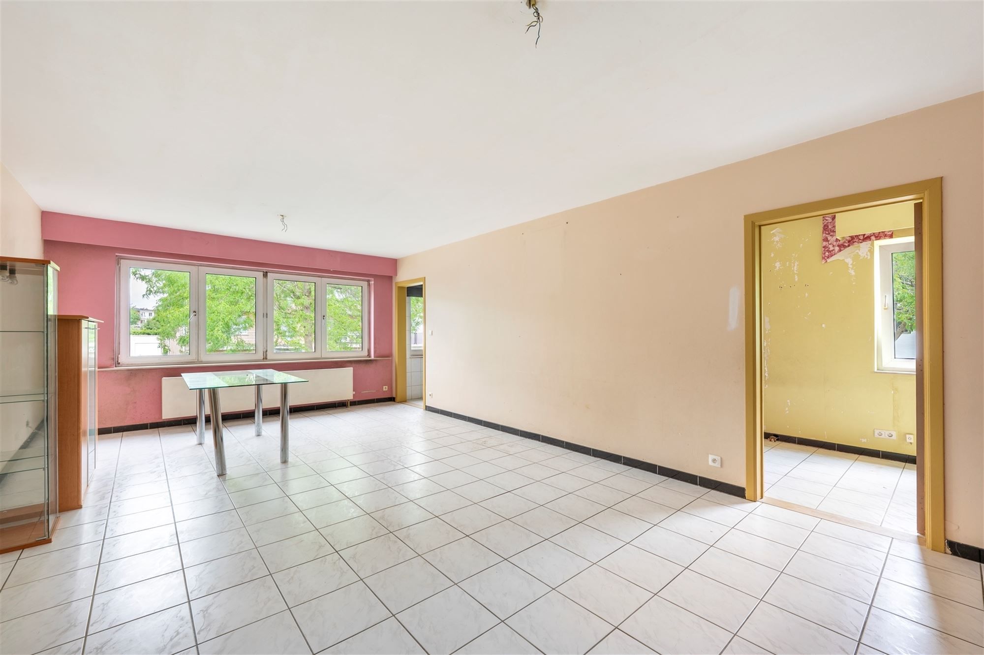 Ruim te renoveren appartement met terras! foto 2