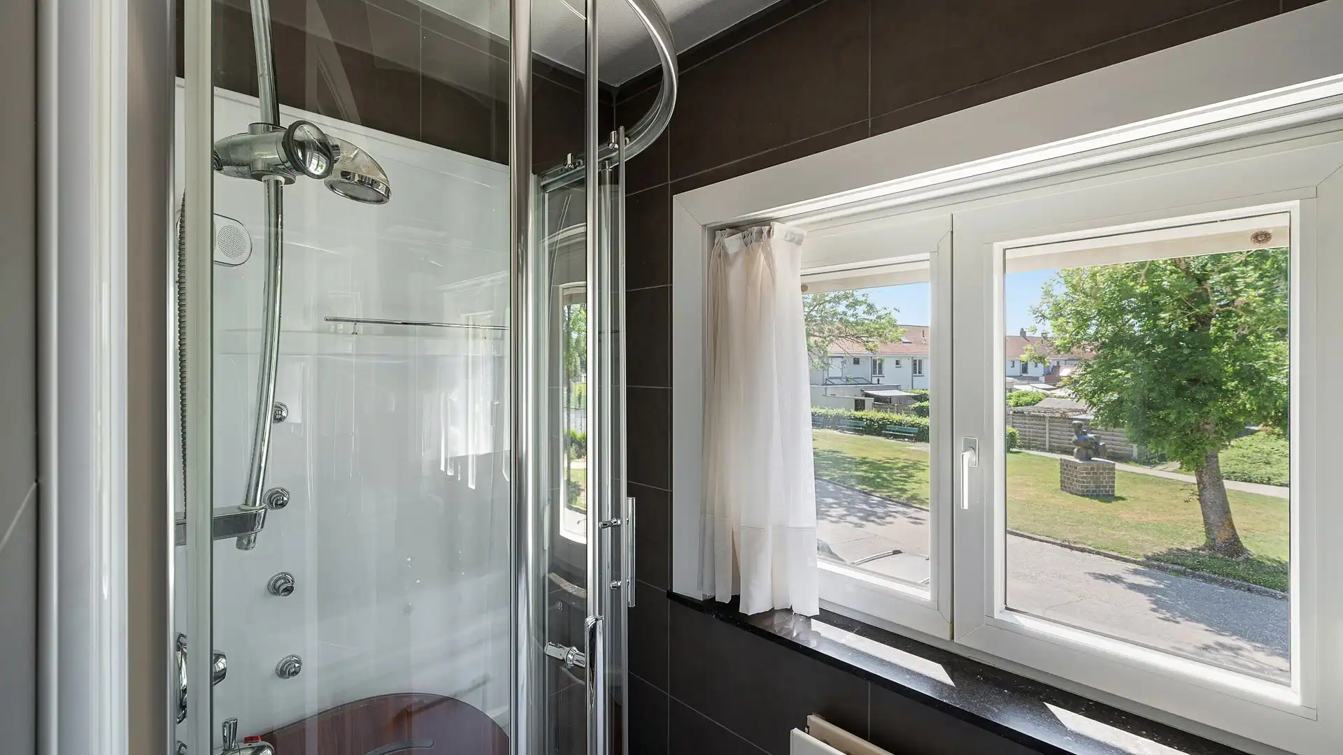 Uitstekend gelegen woning met mooie tuin te Brugge foto 21