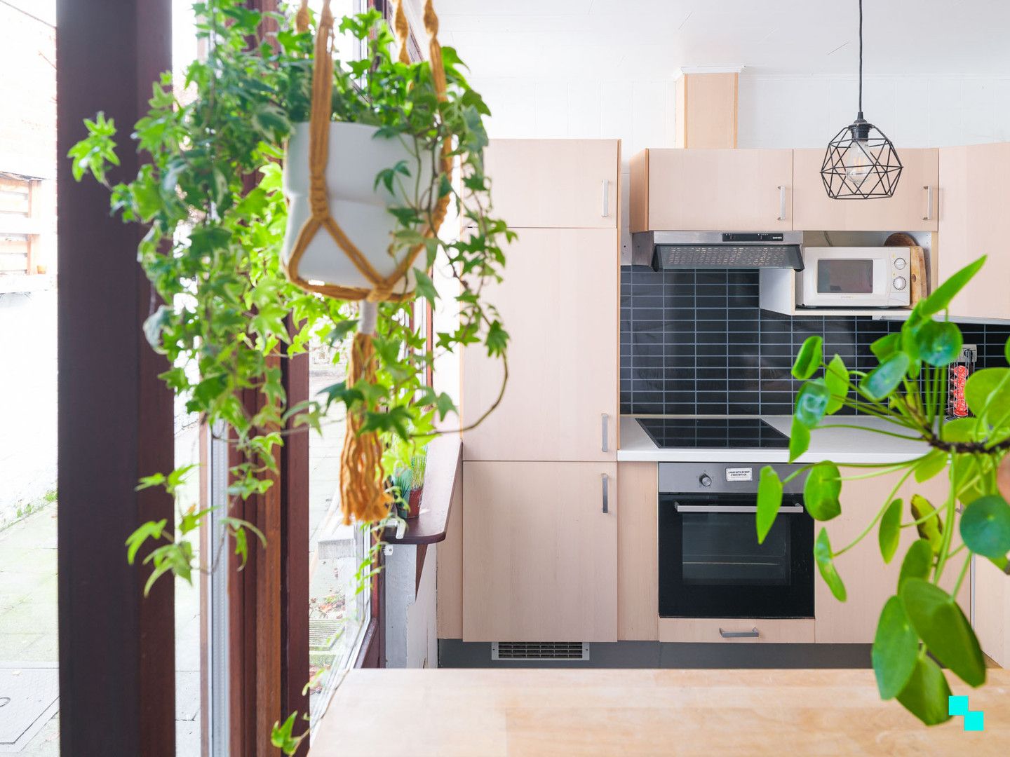 Charmante op te frissen woning met drie kamers en zonnige tuin foto 9