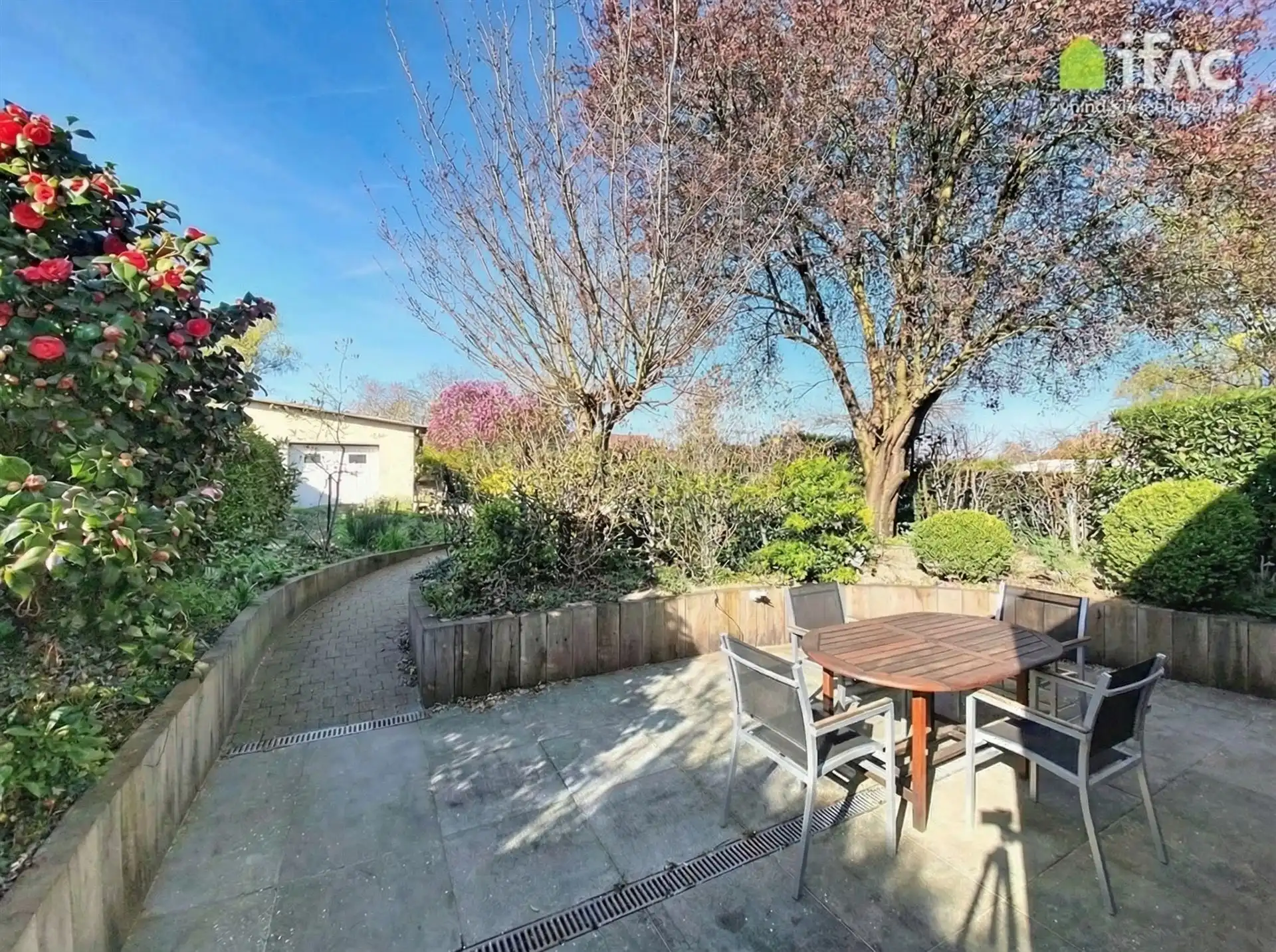 Rustig gelegen villa met atelier ±60m² op 10,25a foto 13