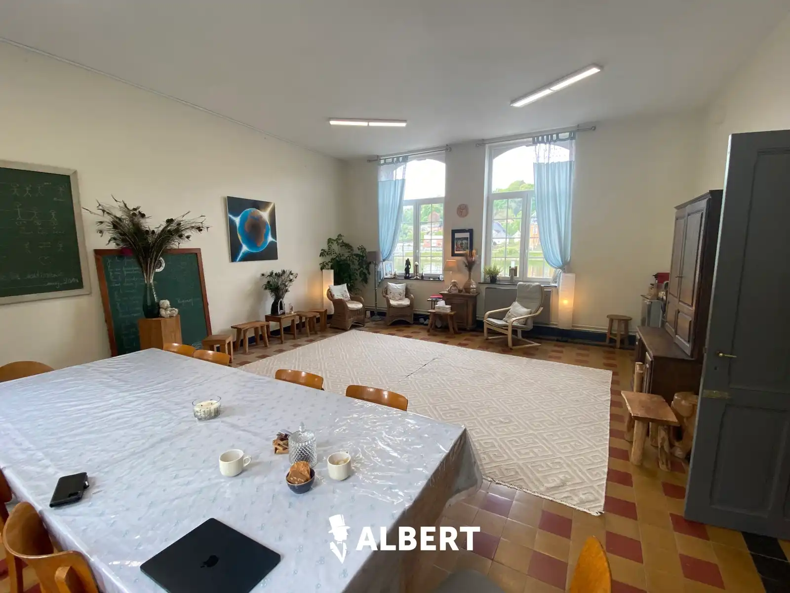 Prachtig gerenoveerde ruime woning (oude school) in Dinant! foto 15