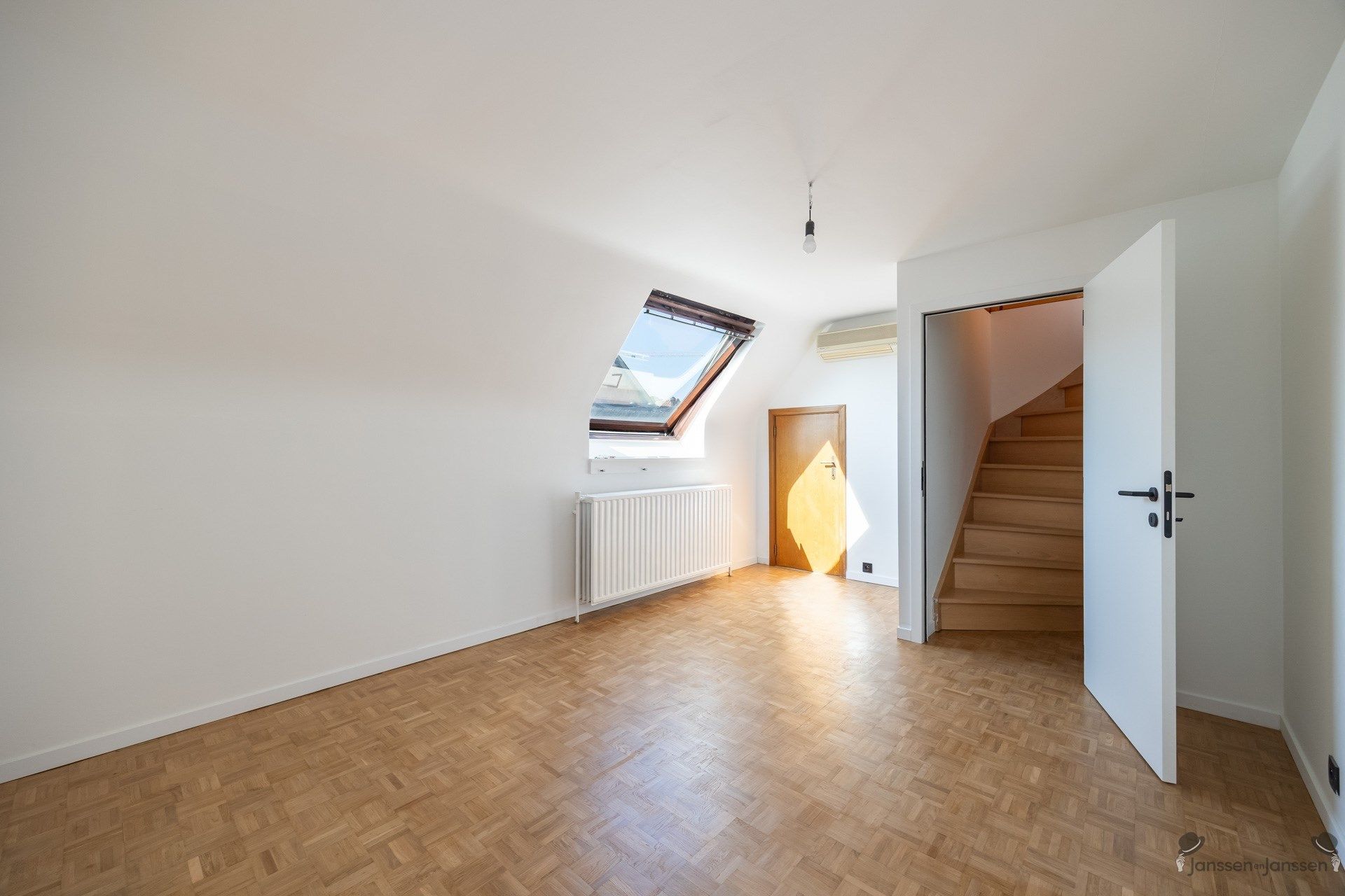 Ruim duplexappartement met twee slaapkamers te koop op het 2e verdiep in hartje Aarschot. foto 14