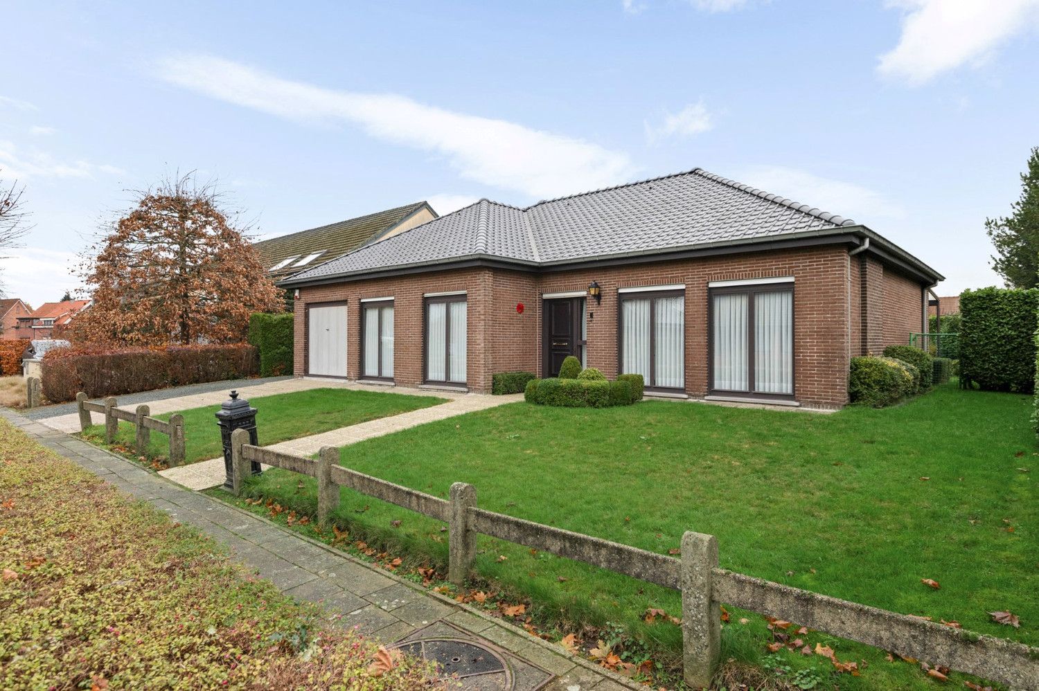 GOED ONDERHOUDEN LAAGBOUW VILLA OP TOPLOCATIE! foto 2