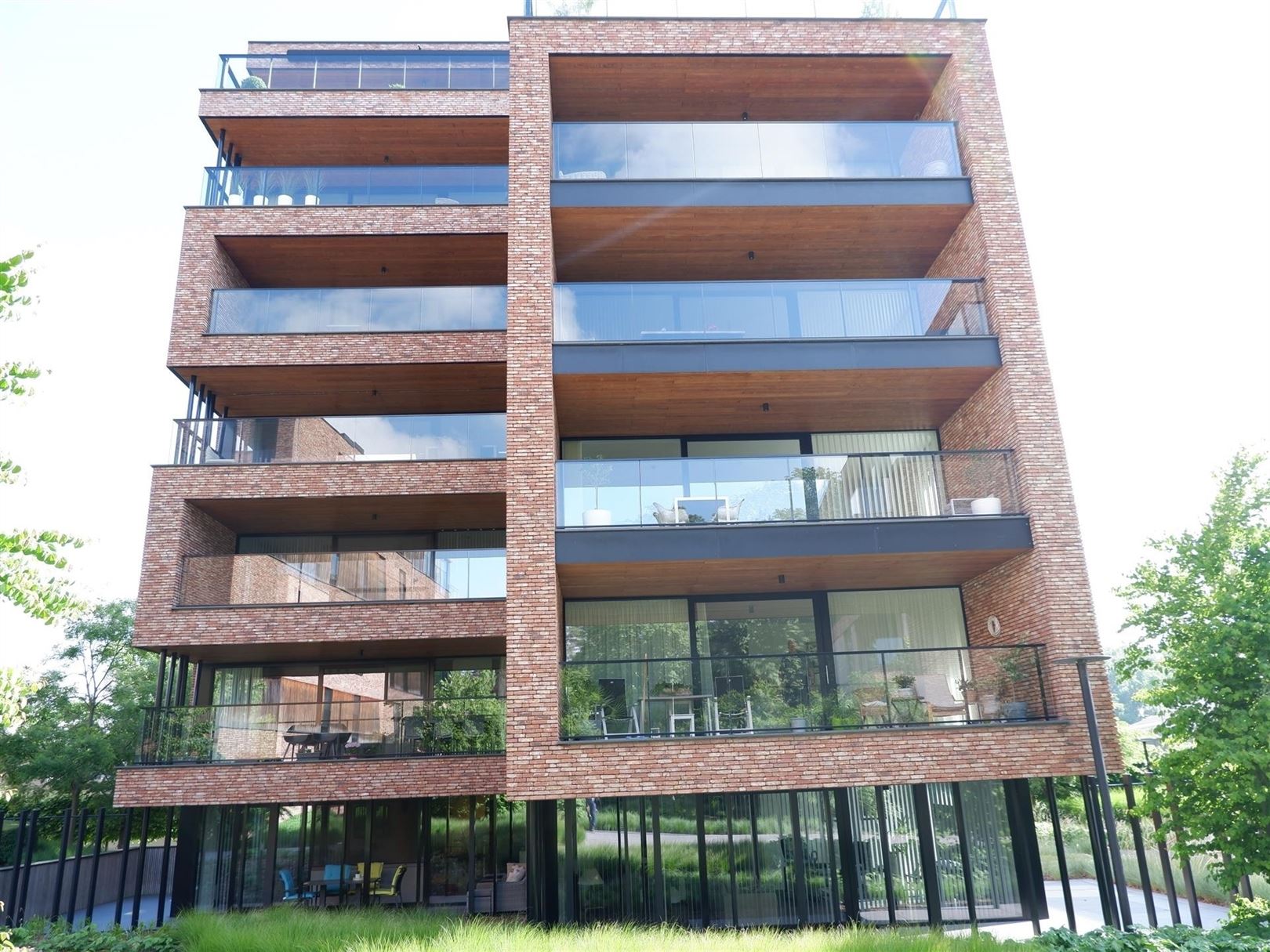 Luxe nieuwbouw-appartement met 2 slpk's,terras en garage in centrum St - Truiden foto 2