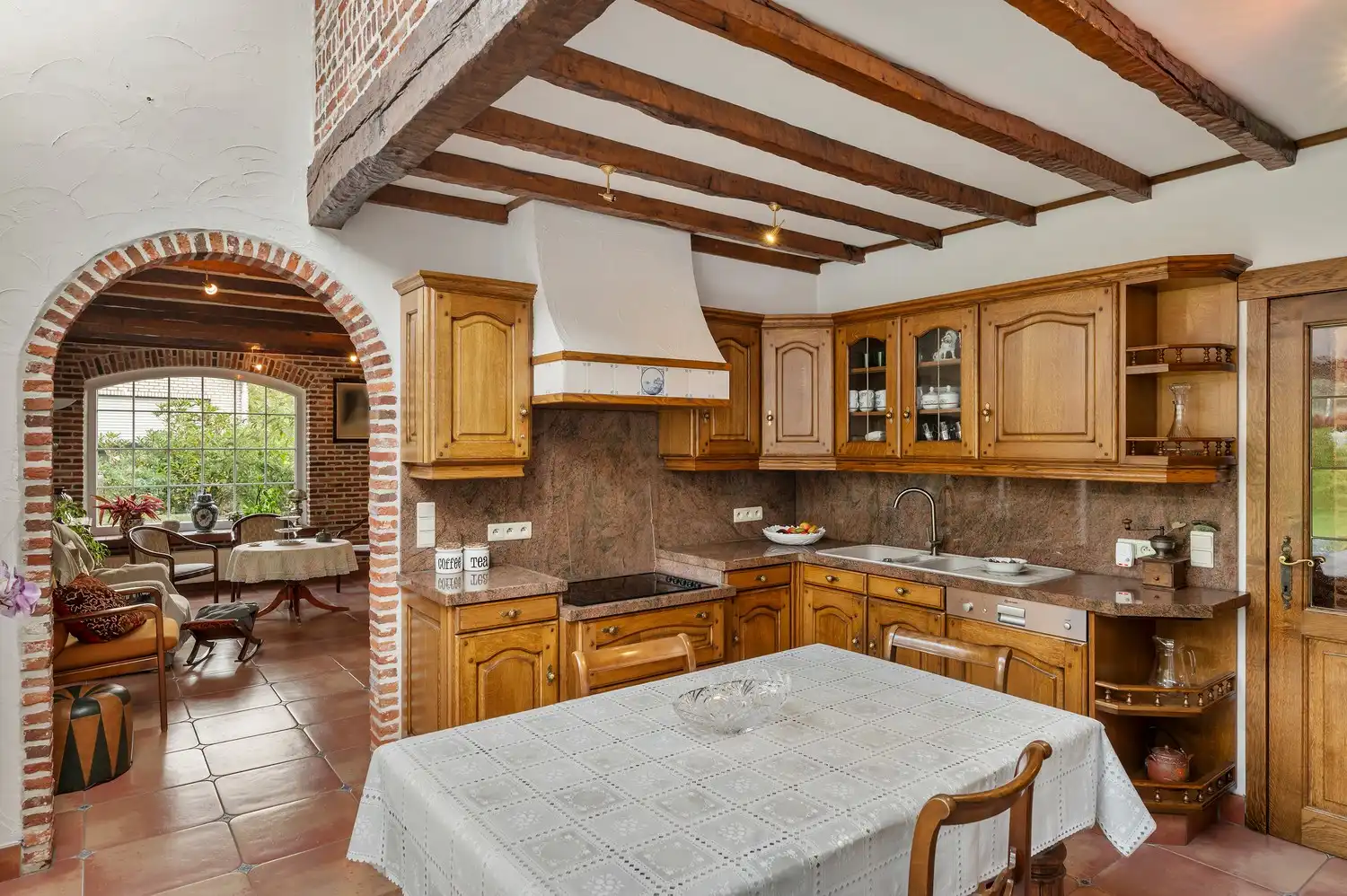Ruime woning | 6 slpks | grote tuin foto 9