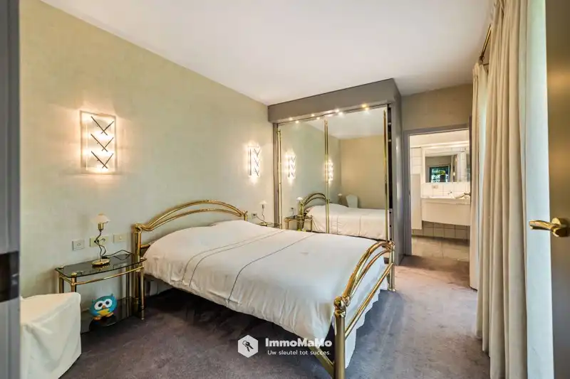 UNIEKE VILLA MET BINNENZWEMBAD EN PAARDENSTALLEN OP EEN TOPLOCATIE TE KOOP IN MENDONK (GENT) foto 26